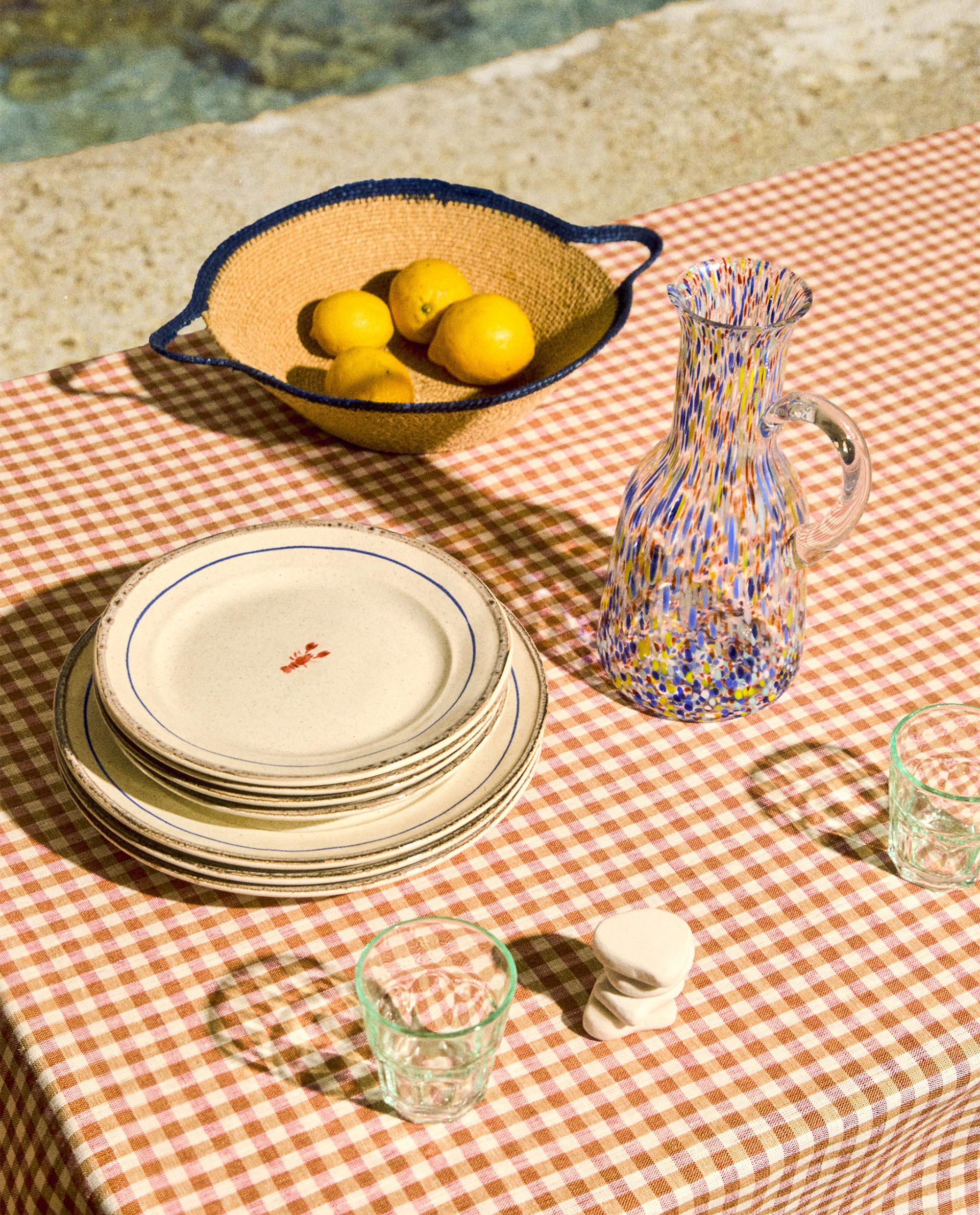 DINNER SETS, GLASSWARE AND TABLE ACCESSORIES