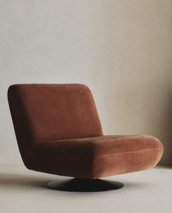 VELVET SWIVEL ACCENT CHAIR VELVET SWIVEL ACCENT CHAIR