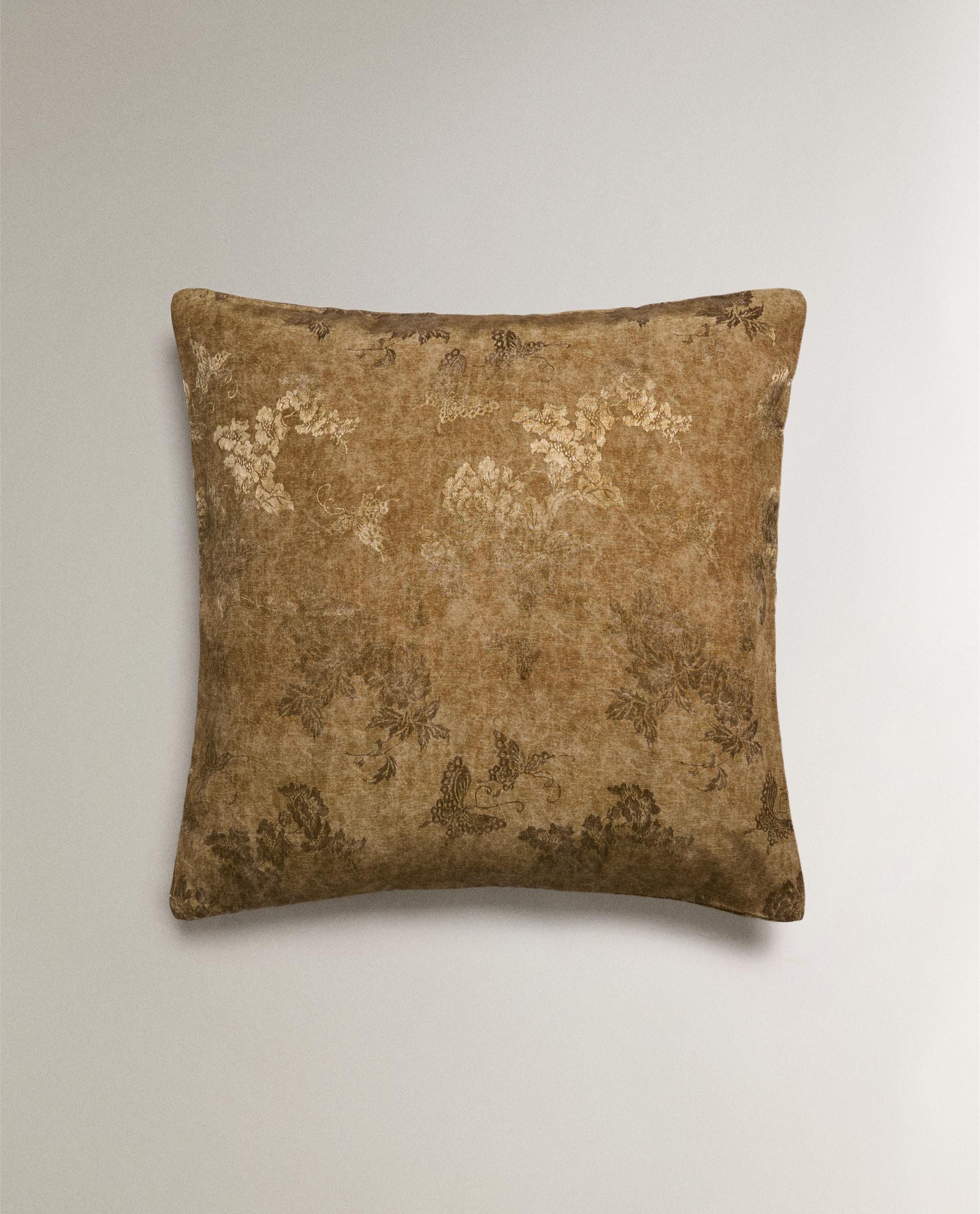 GOLD JACQUARD CUSHION COVER | MARISA BERENSON product thumbnail 4