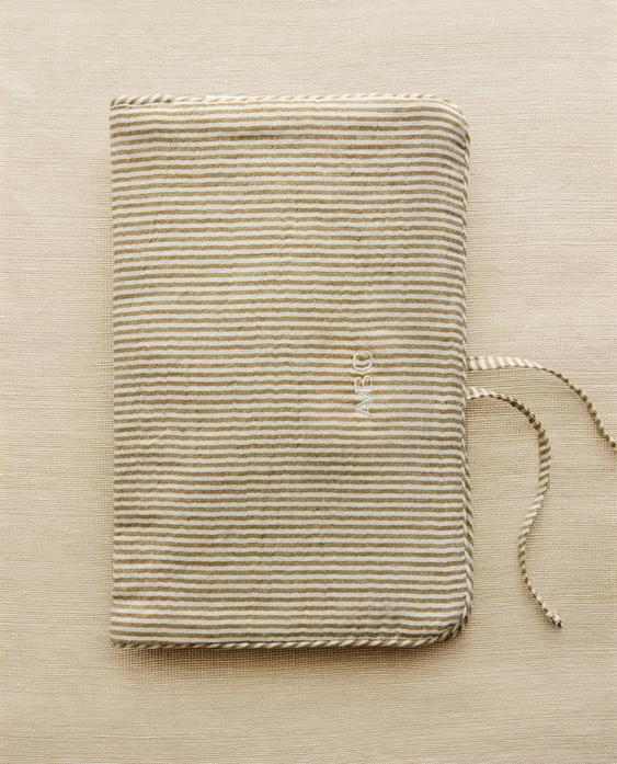STRIPED MUSLIN WIPE HOLDER STRIPED MUSLIN WIPE HOLDER