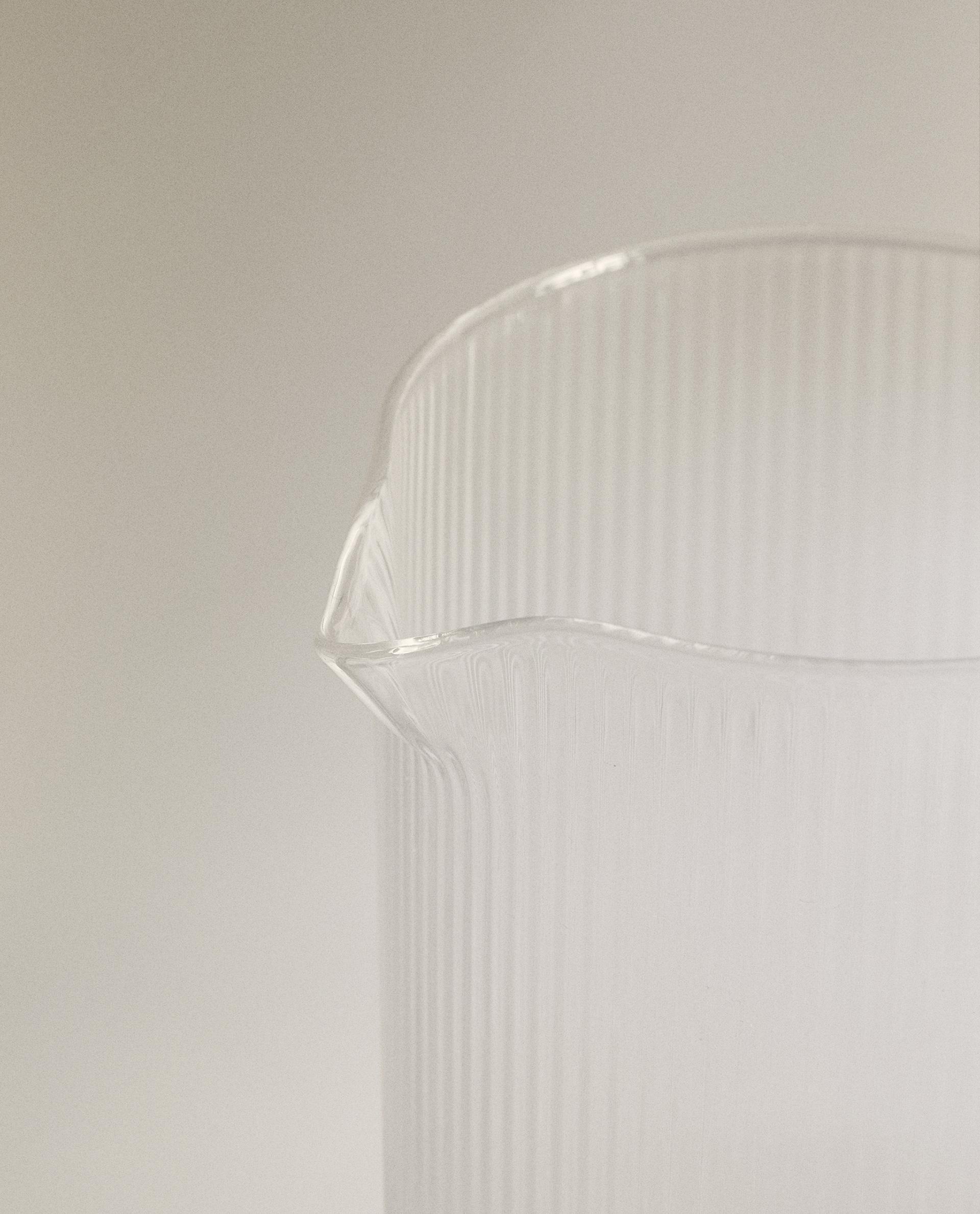 BOROSILICATE JUG WITH LINE DESIGN