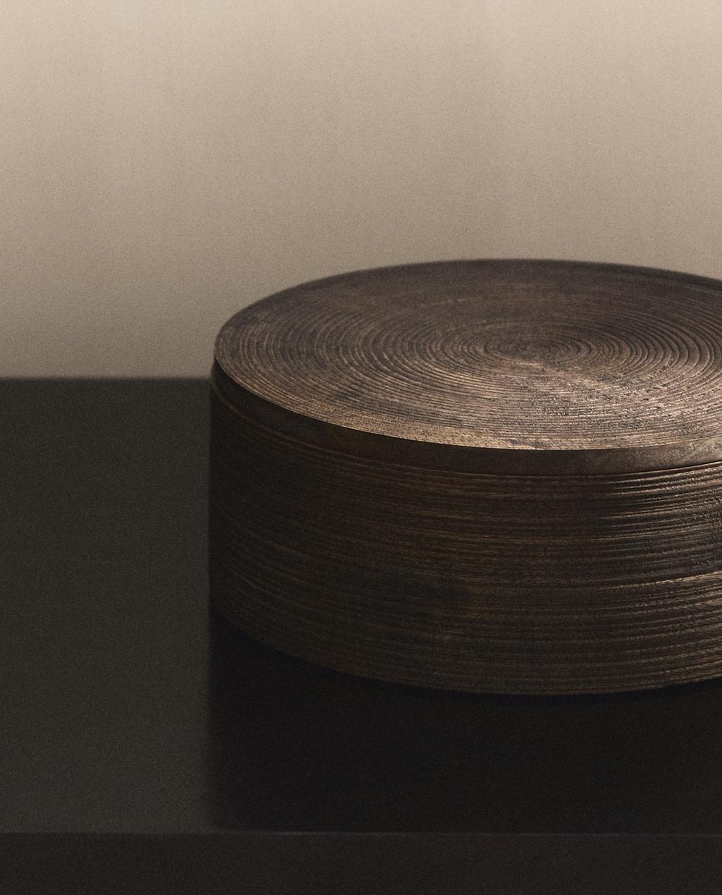 LARGE ROUND WOODEN BOX