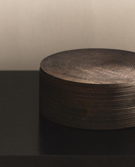 LARGE ROUND WOODEN BOX LARGE ROUND WOODEN BOX