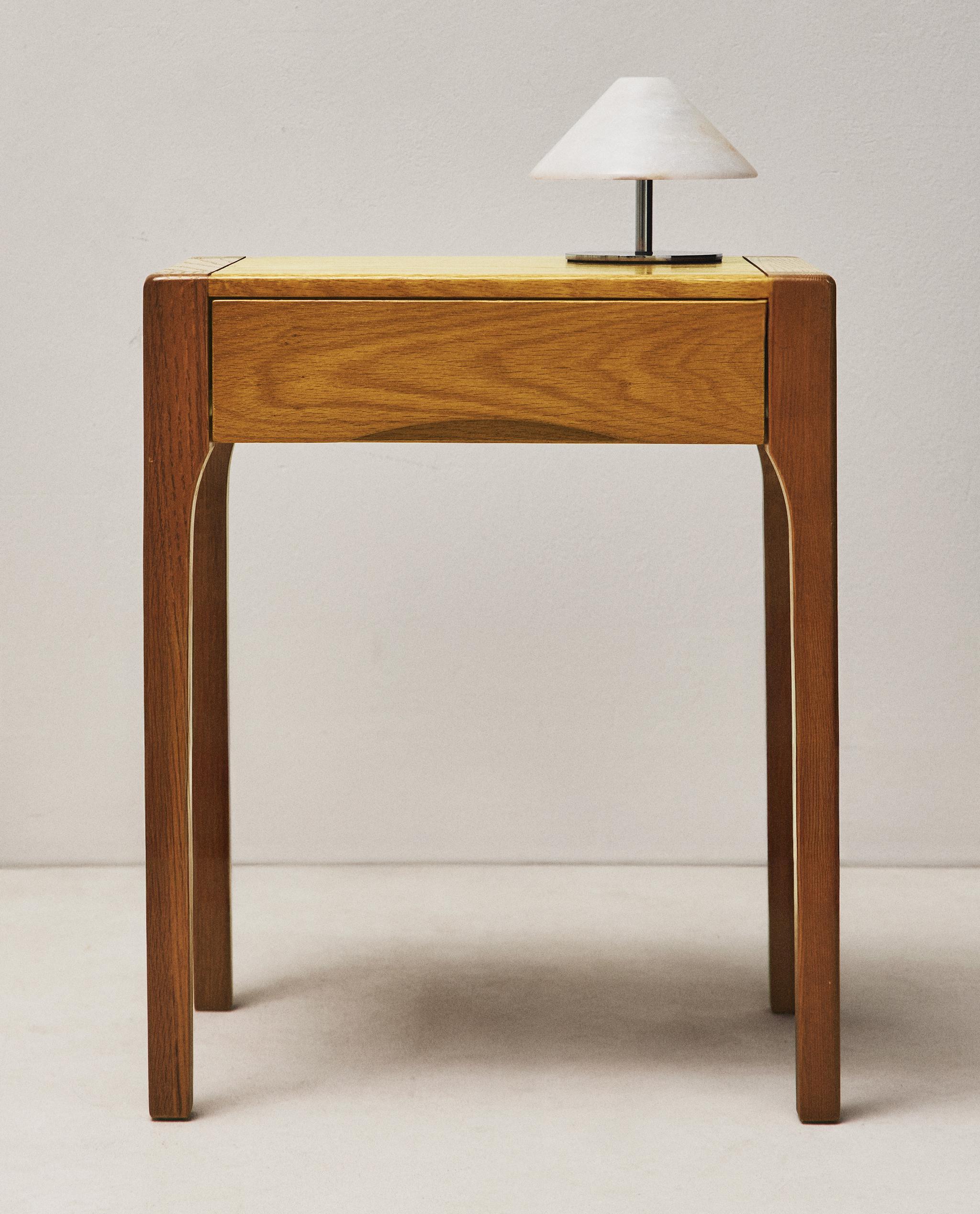 OAK BEDSIDE TABLE WITH DRAWER