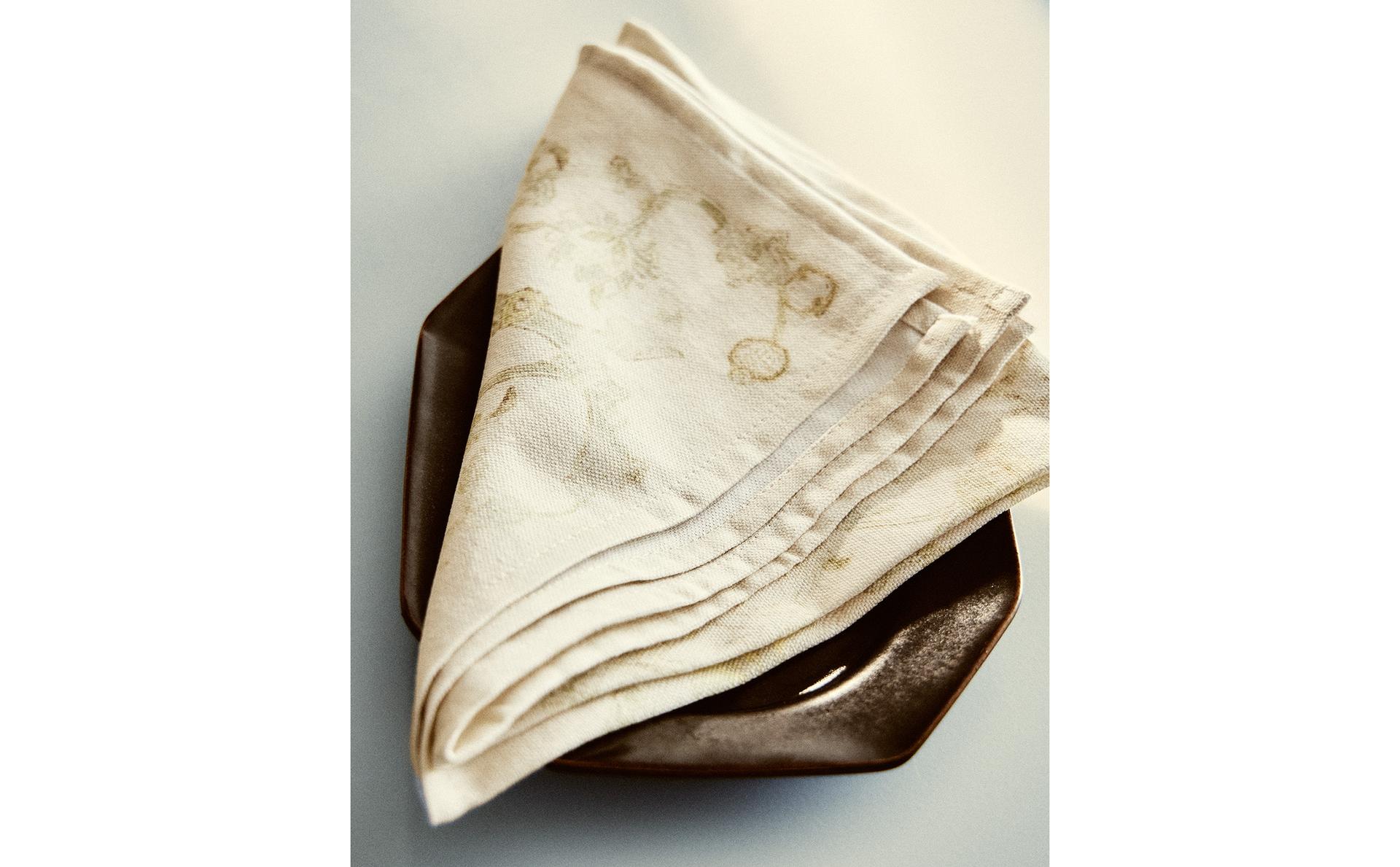 حزمة فوط مائدة بطبعة البروكار الدمشقي (حزمة 2 قطعة)