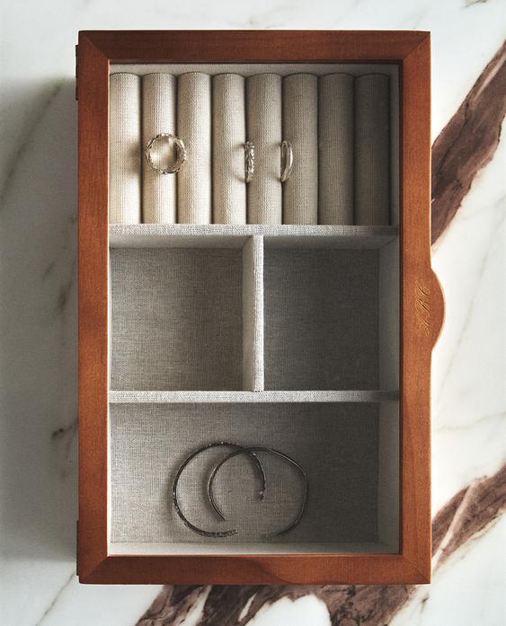 علبة مجوهرات خشبية