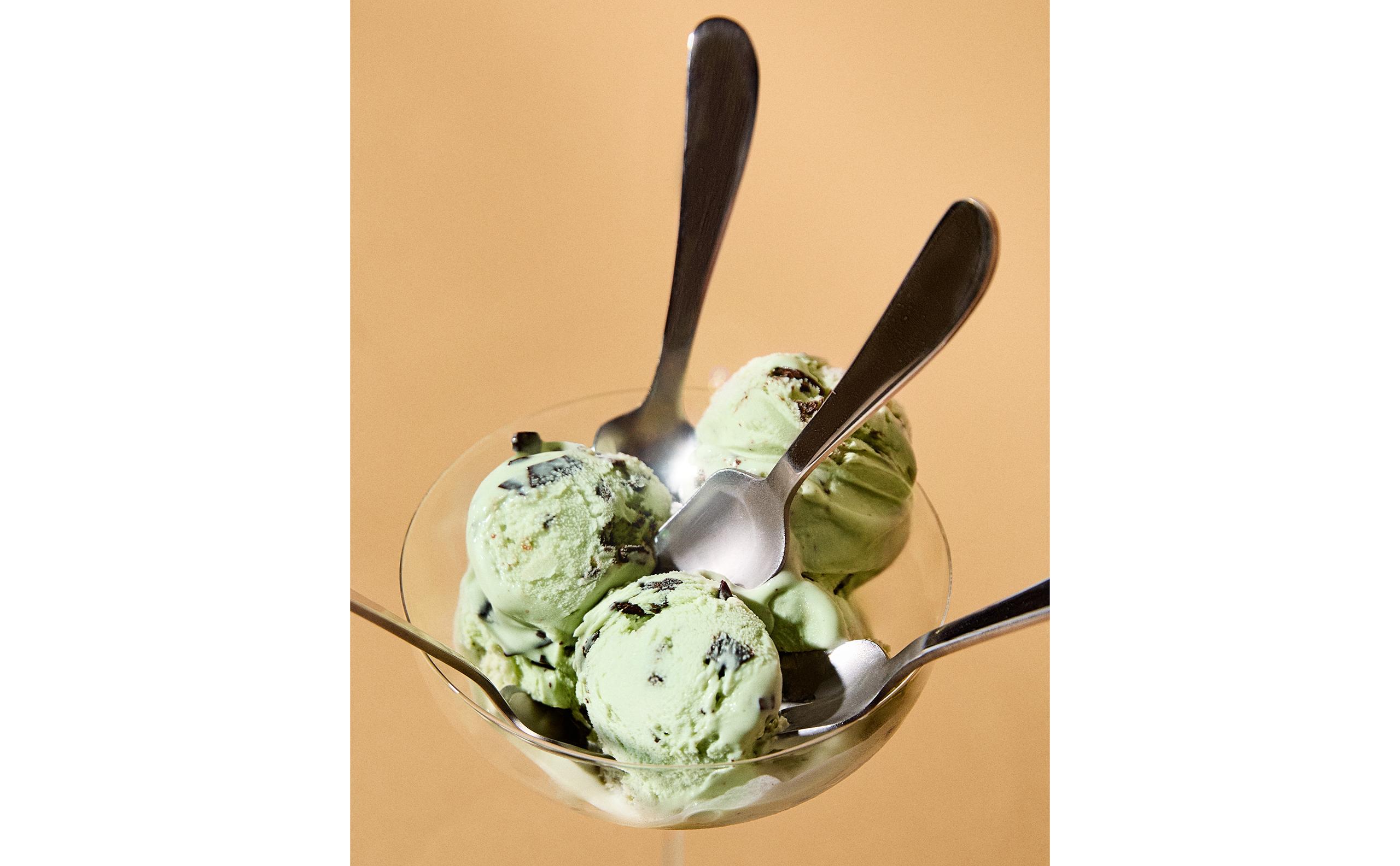 PACK OF ICE CREAM SPOONS WITH CURVED HANDLES (PACK OF 4)