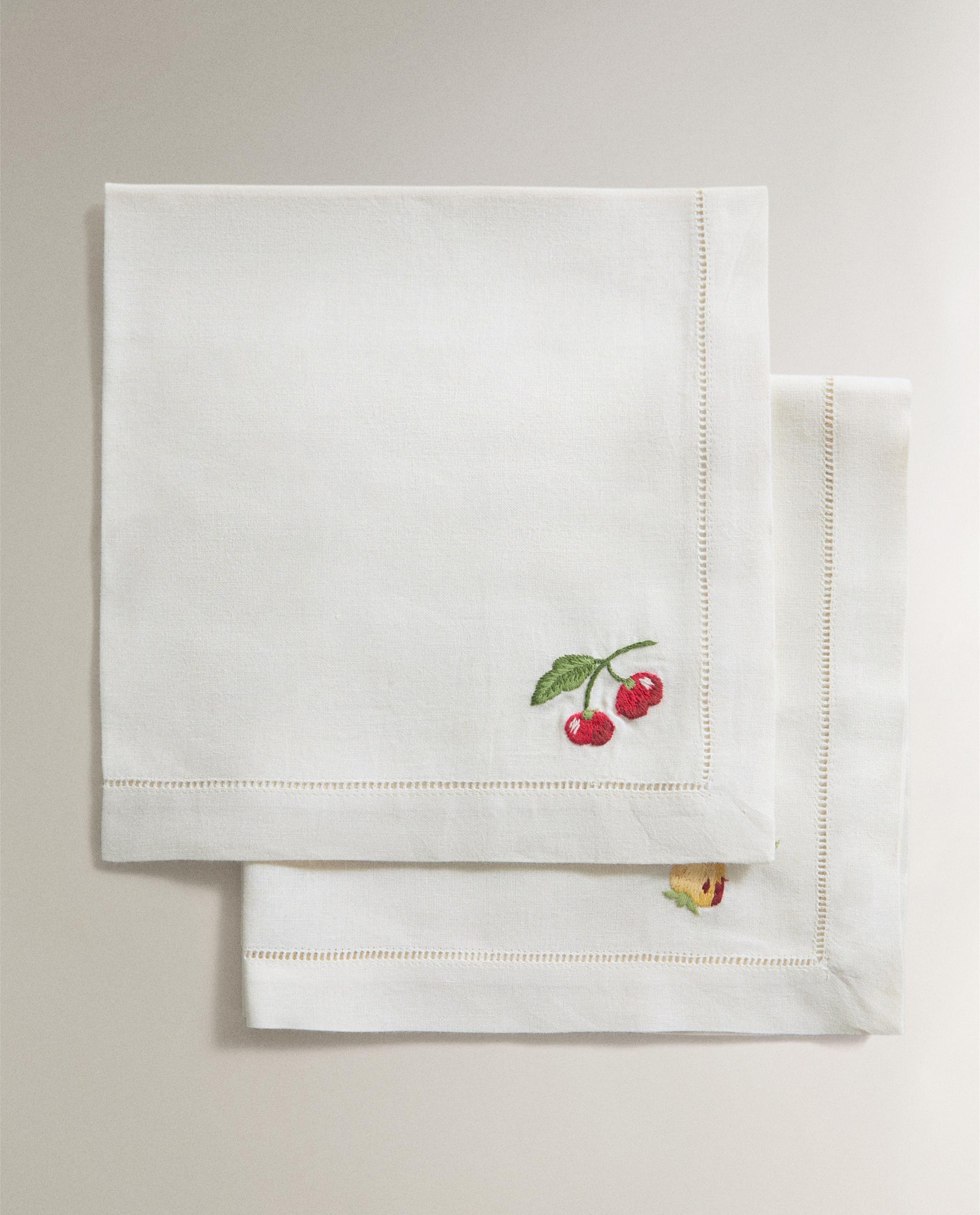 PACK OF EMBROIDERED FRUIT NAPKINS (PACK OF 2) product thumbnail 4