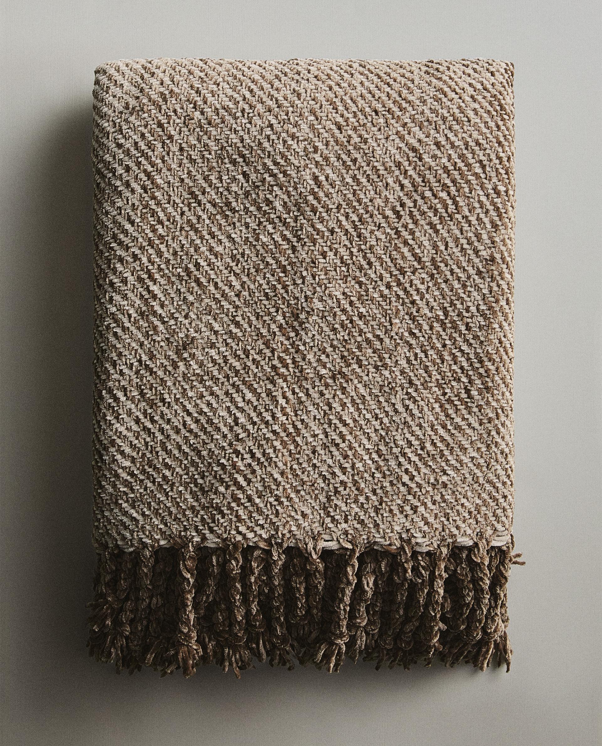 FRINGED THROW FRINGED THROW