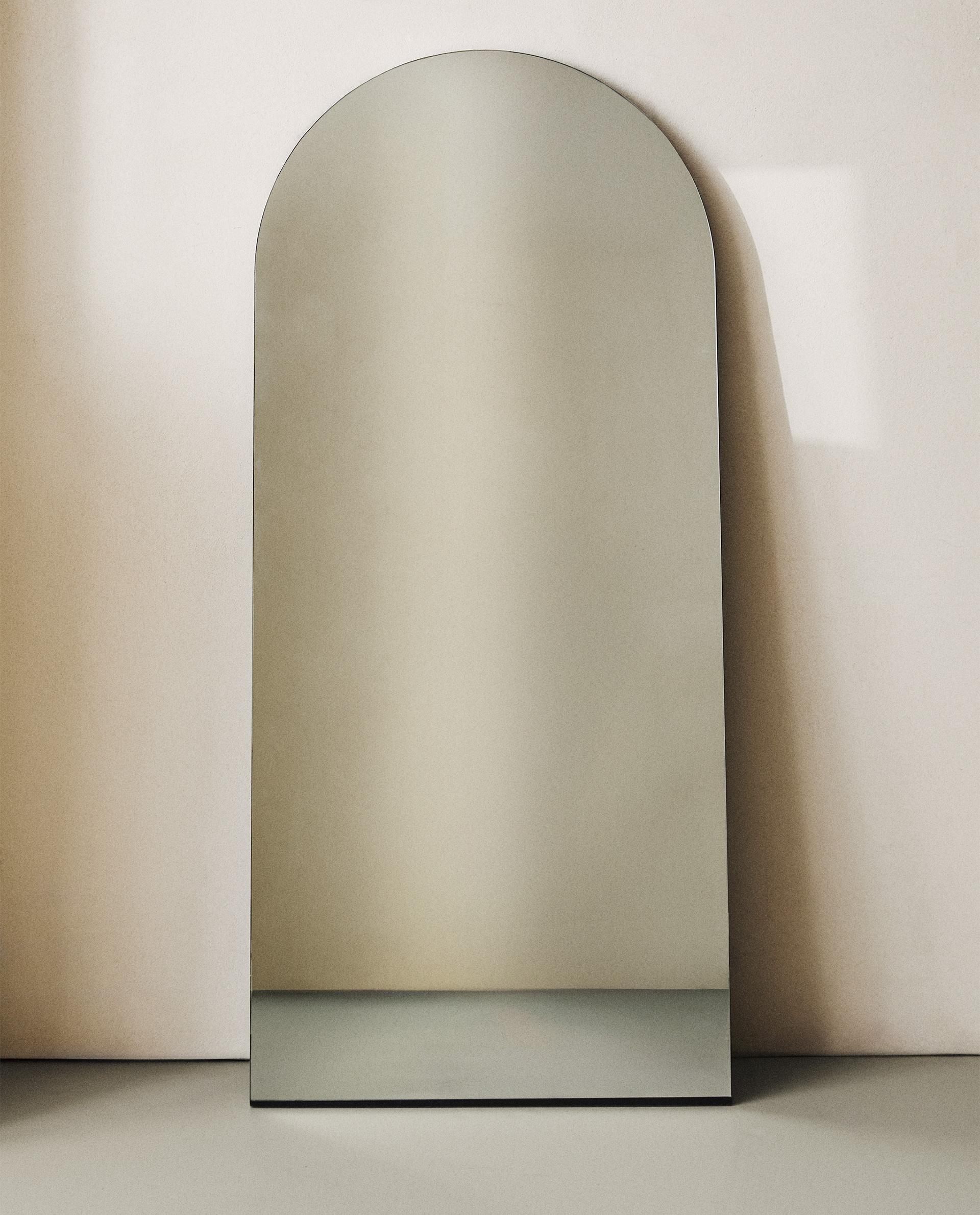 FULL LENGTH MIRROR WITH AN ARCH SHAPE