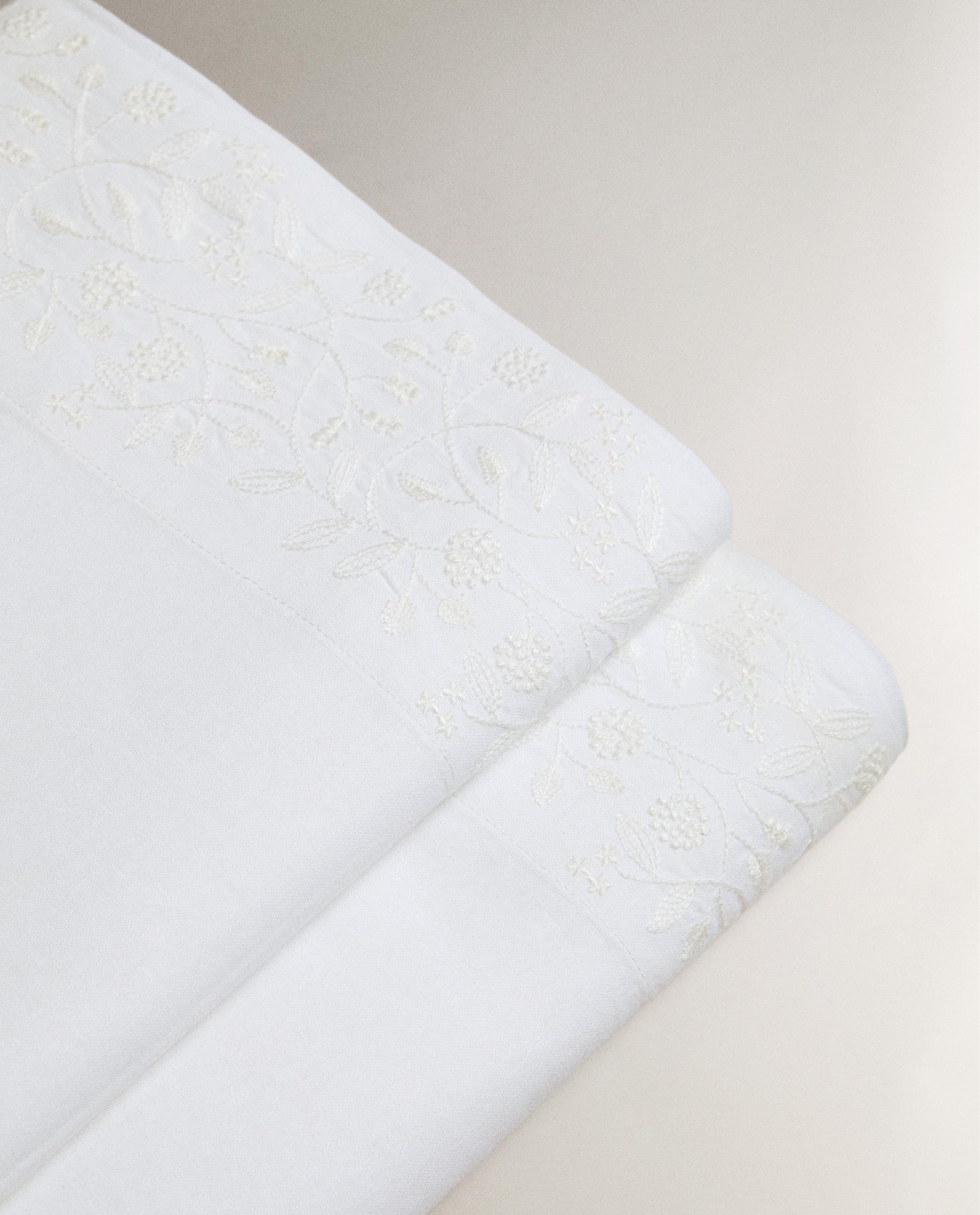 COTTON AND LINEN FLAT SHEET WITH RAISED DESIGN product thumbnail 4