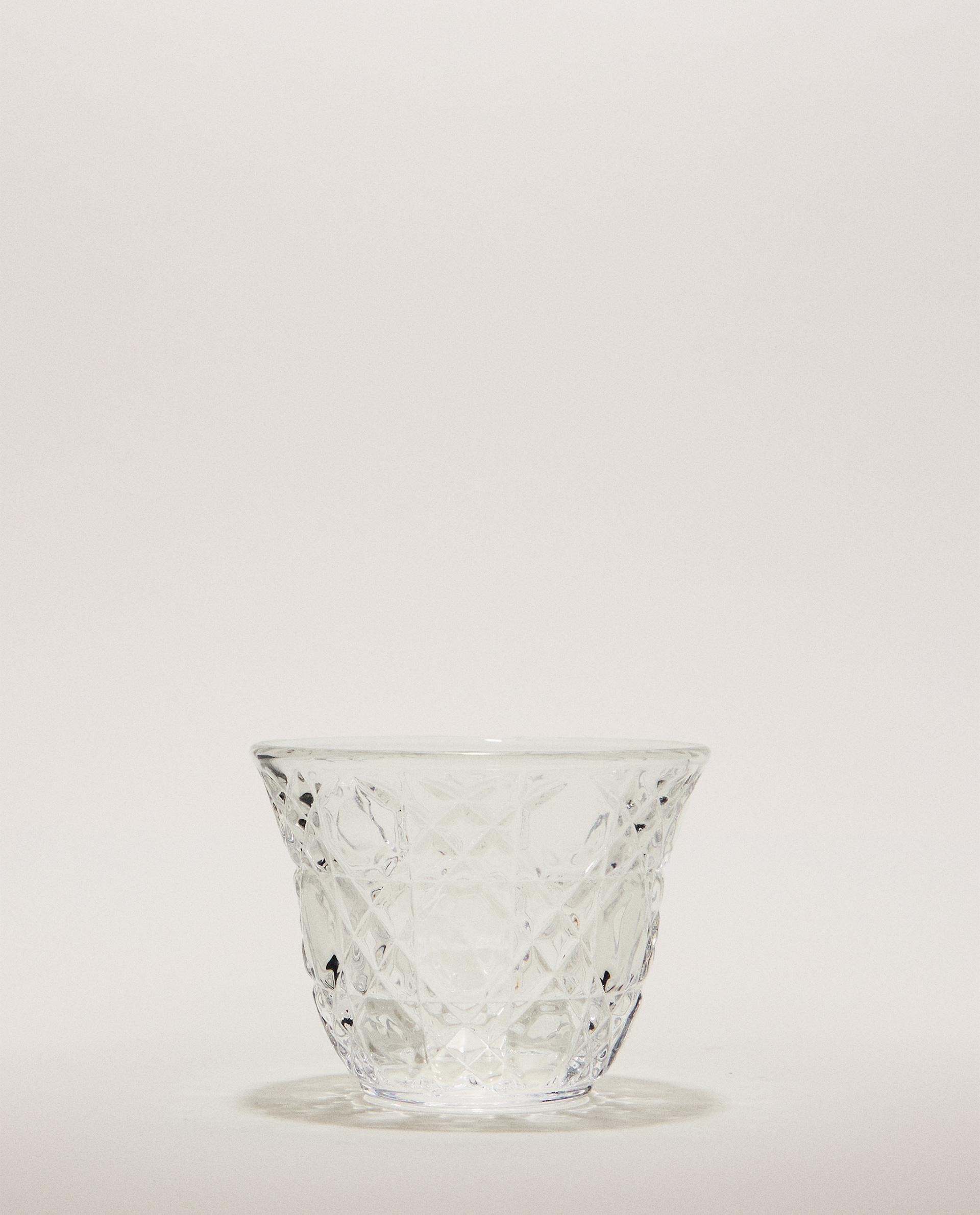 SMALL GLASS TUMBLER WITH RAISED DESIGN SMALL GLASS TUMBLER WITH RAISED DESIGN
