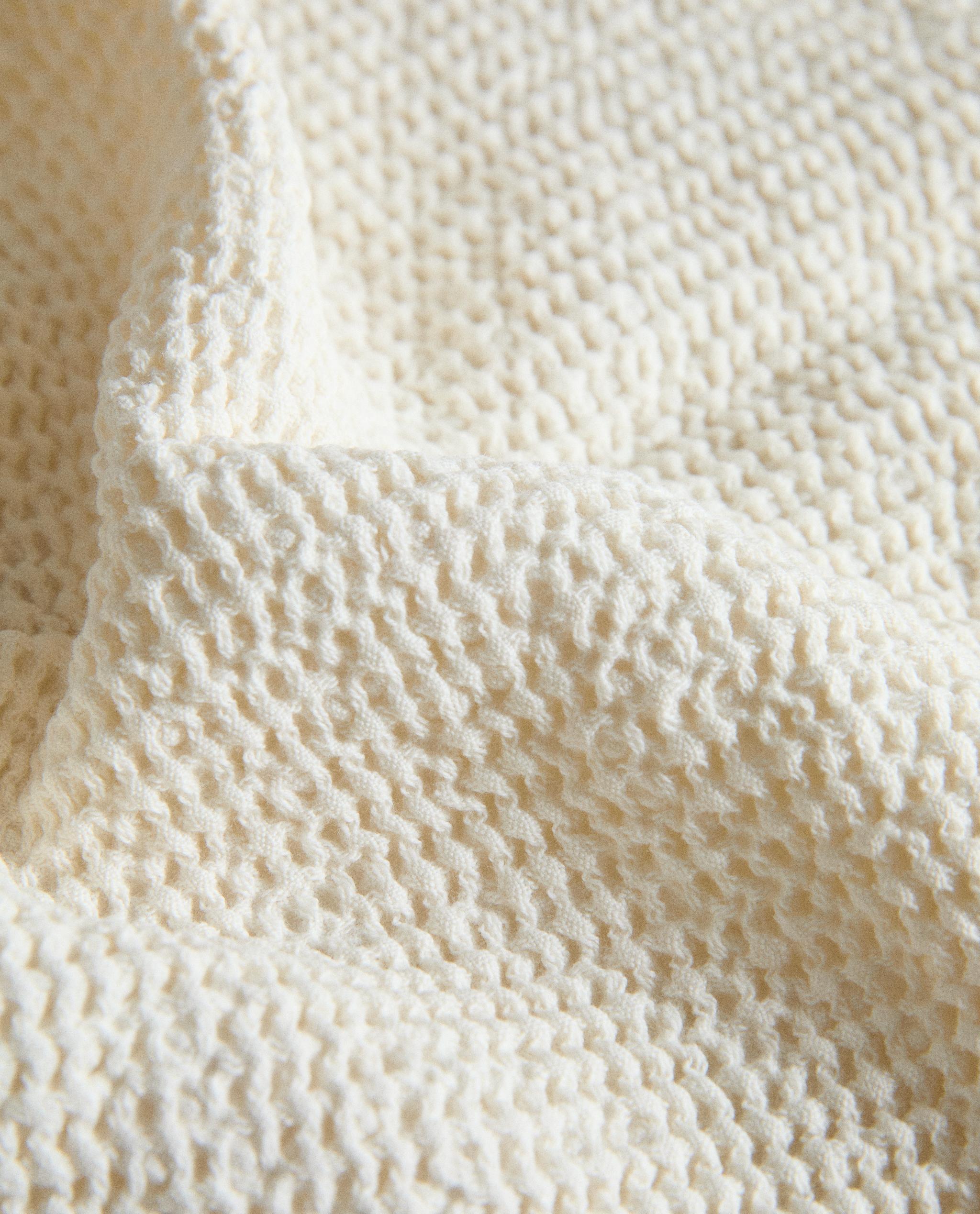 TEXTURED WAFFLE-KNIT BATH TOWEL product thumbnail 13