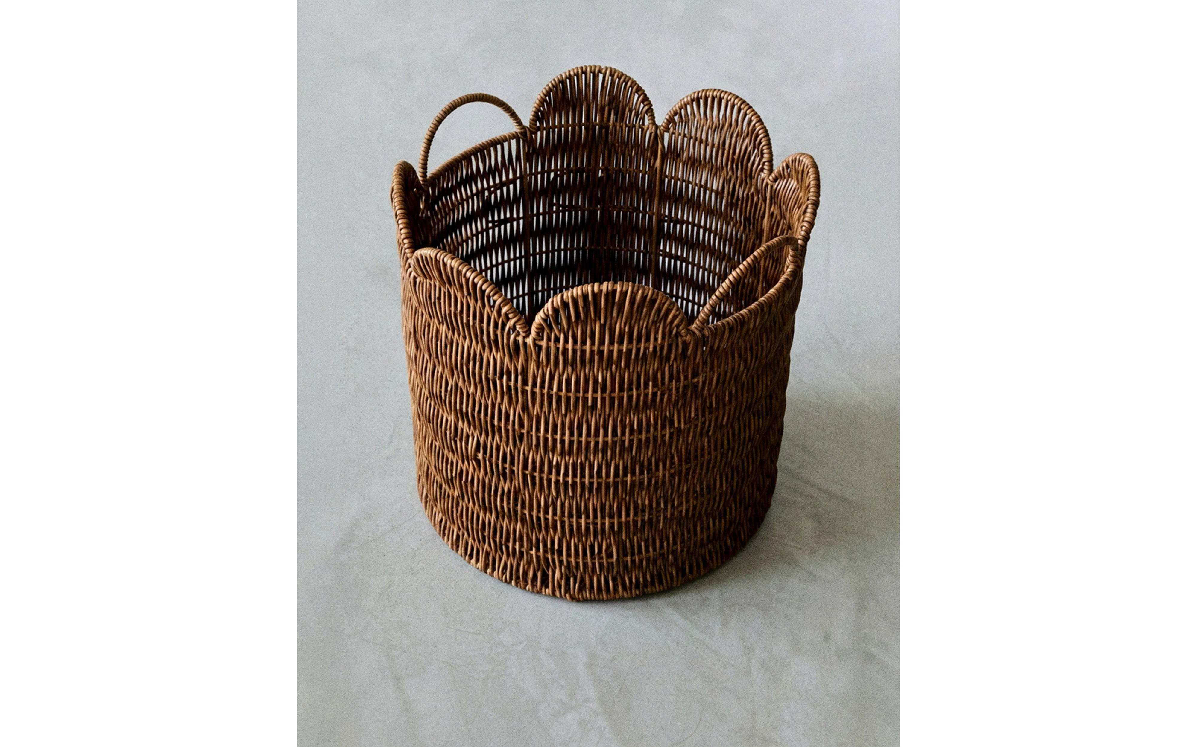 SCALLOPED ROUND RECYCLED PLASTIC BASKET product thumbnail 7