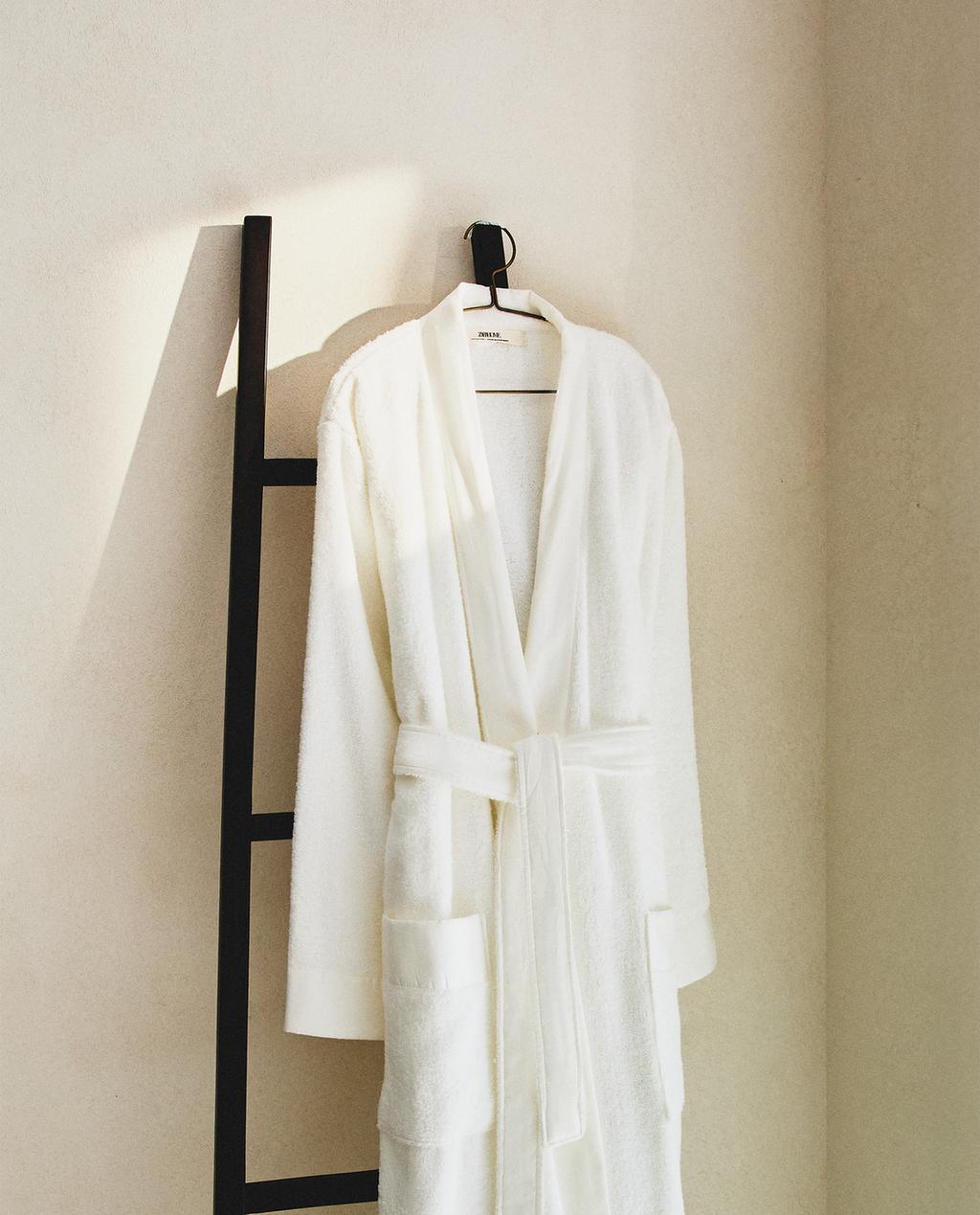 COTTON BATHROBE WITH SATEEN APPLIQUÉ
