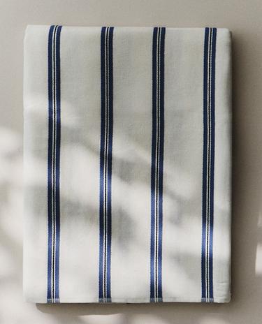BEACH TOWEL WITH THIN STRIPES