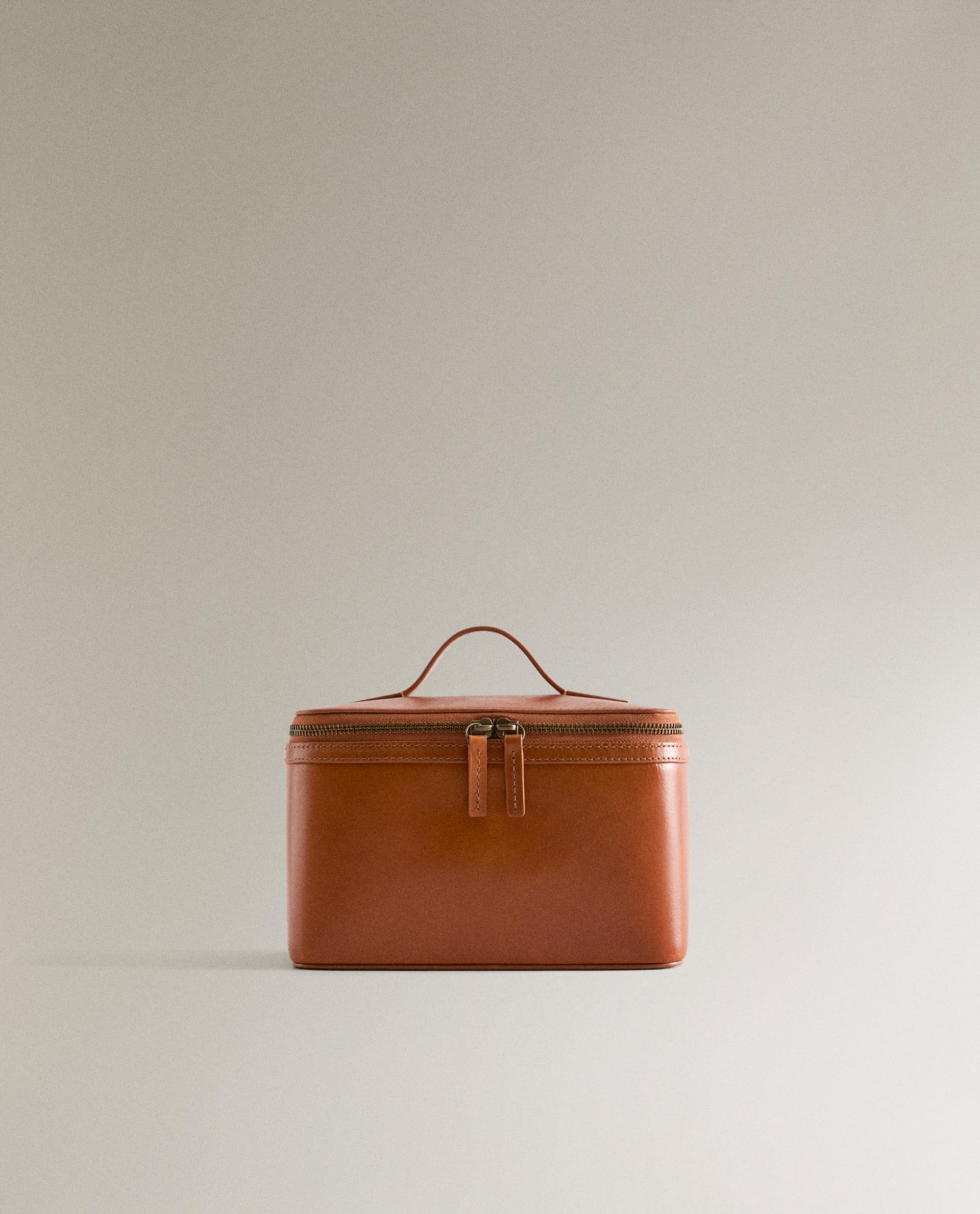 SMALL LEATHER WASH BAG