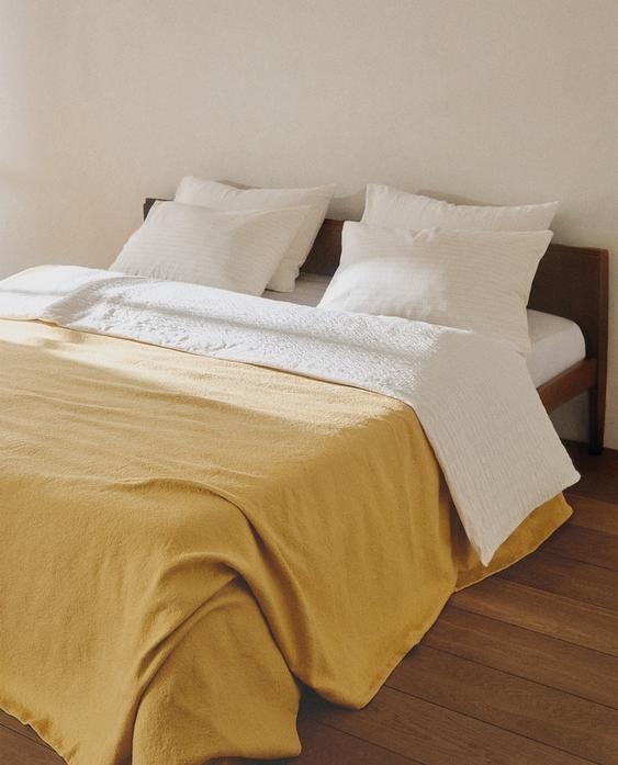 TEXTURED JACQUARD BEDSPREAD