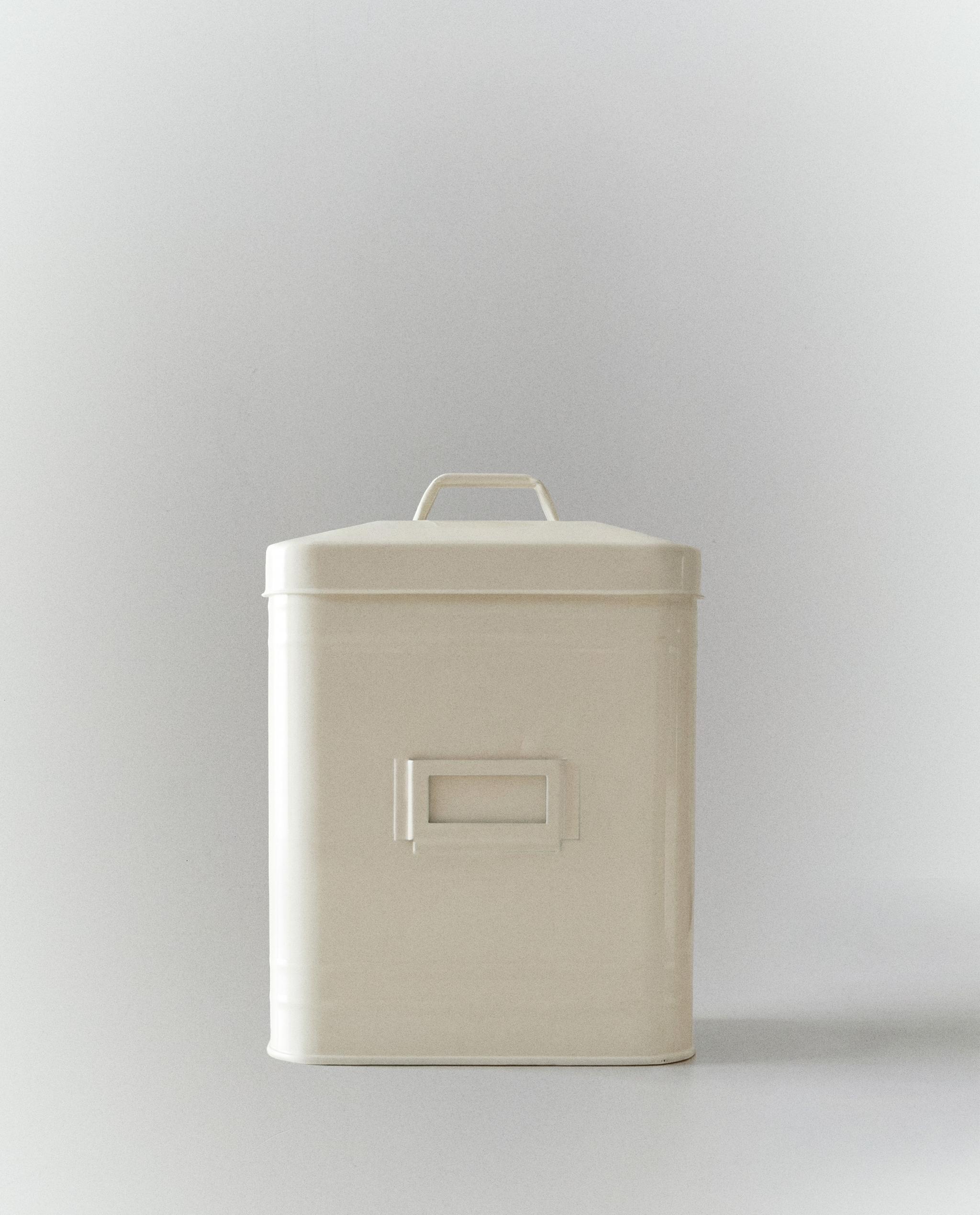 LAUNDRY CAPSULE CONTAINER