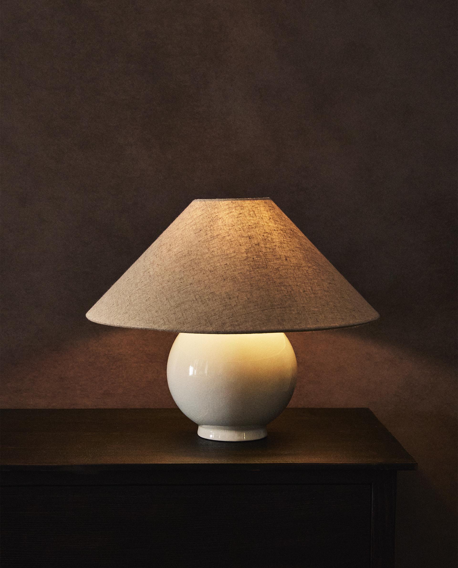 CERAMIC TABLE LAMP