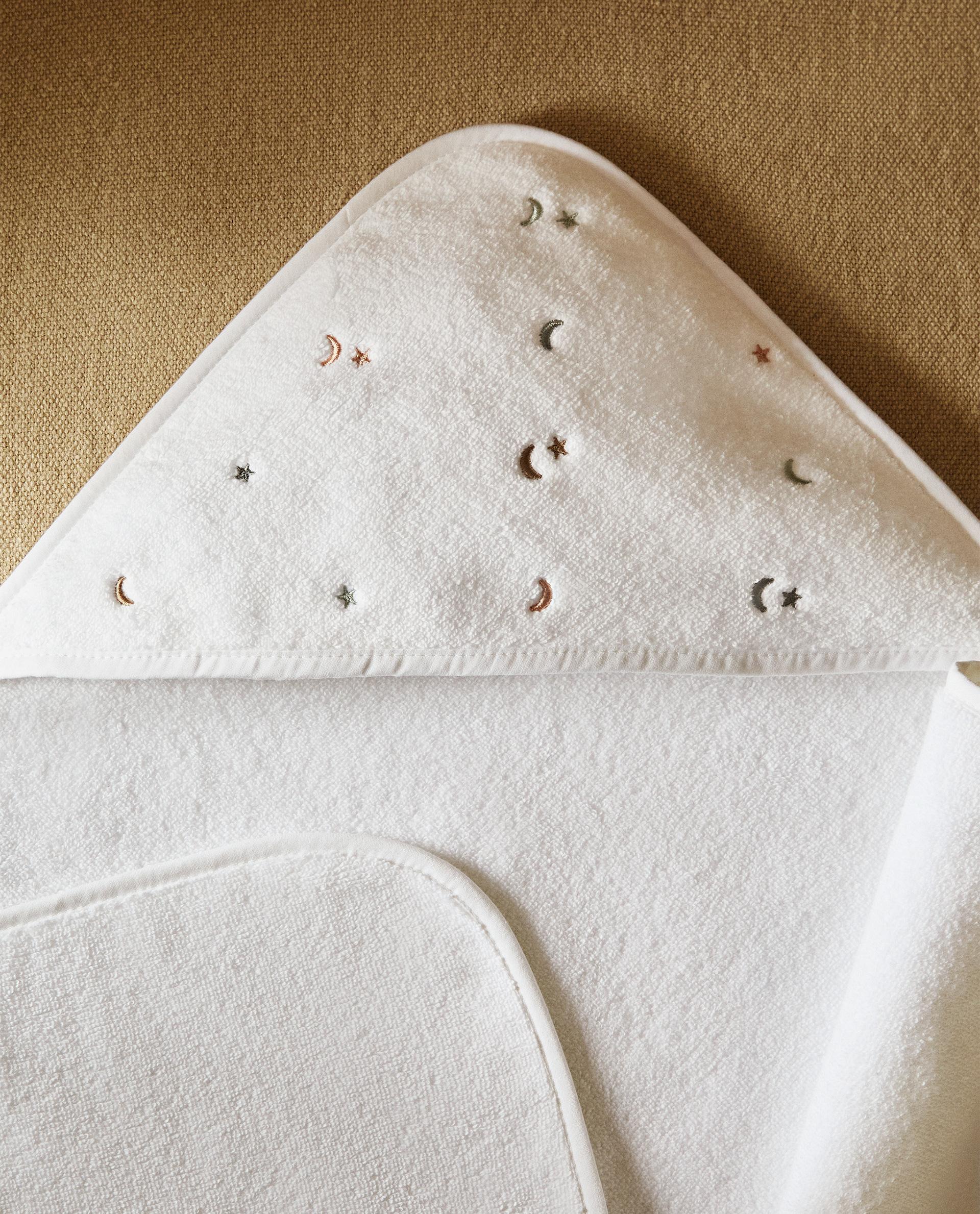 MOON AND STAR HOODED BABY TOWEL product thumbnail 2
