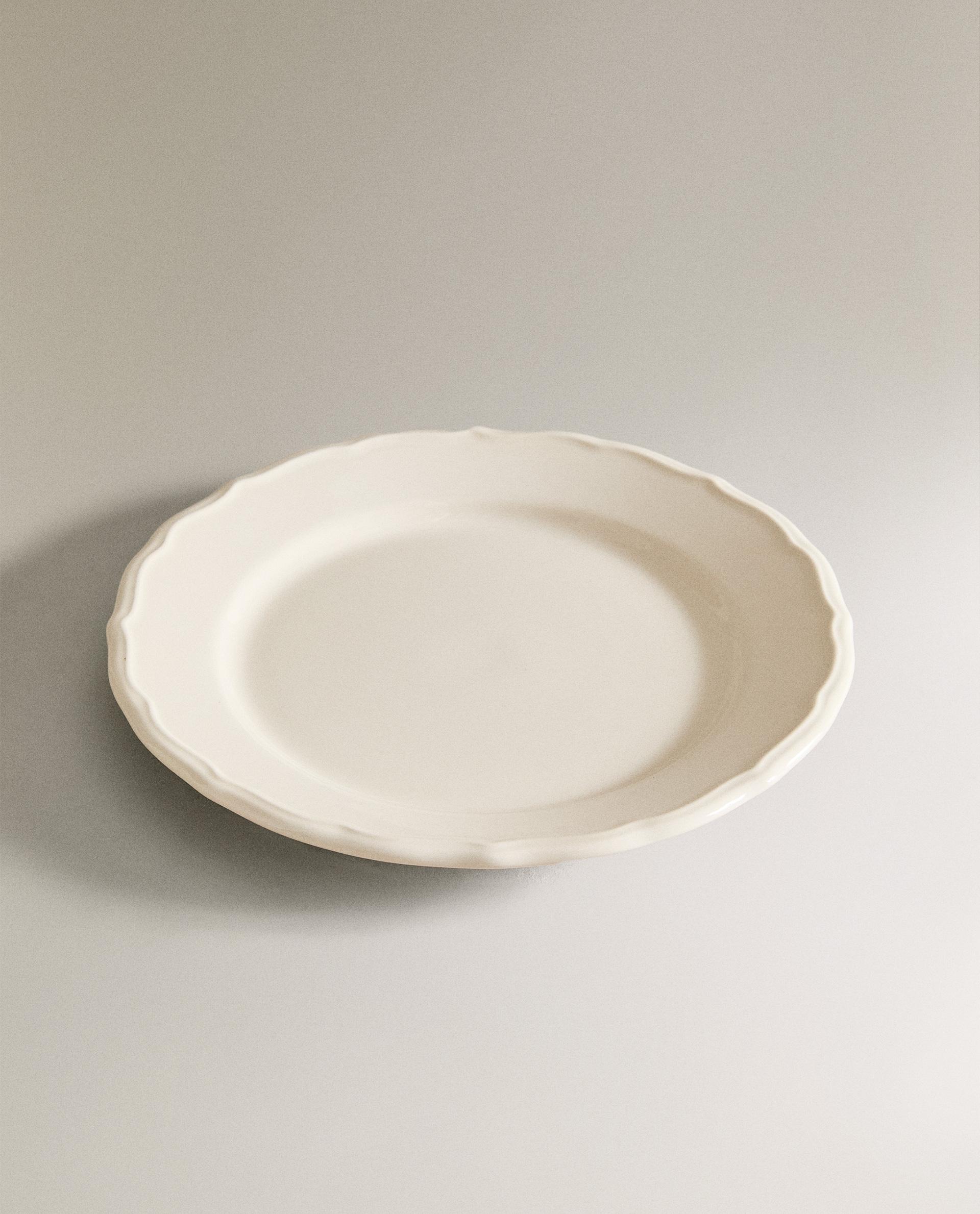 EARTHENWARE DESSERT PLATE WITH RAISED-DESIGN EDGE