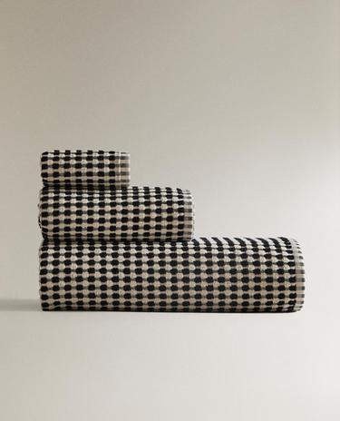 TEXTURED COTTON BATH TOWEL