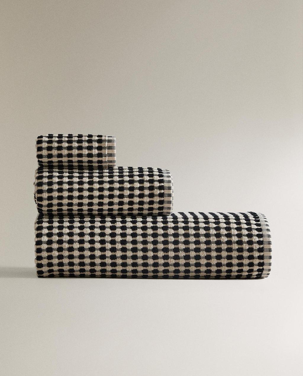 HANDTUCH AUS BAUMWOLLE MIT STRUKTURMUSTER