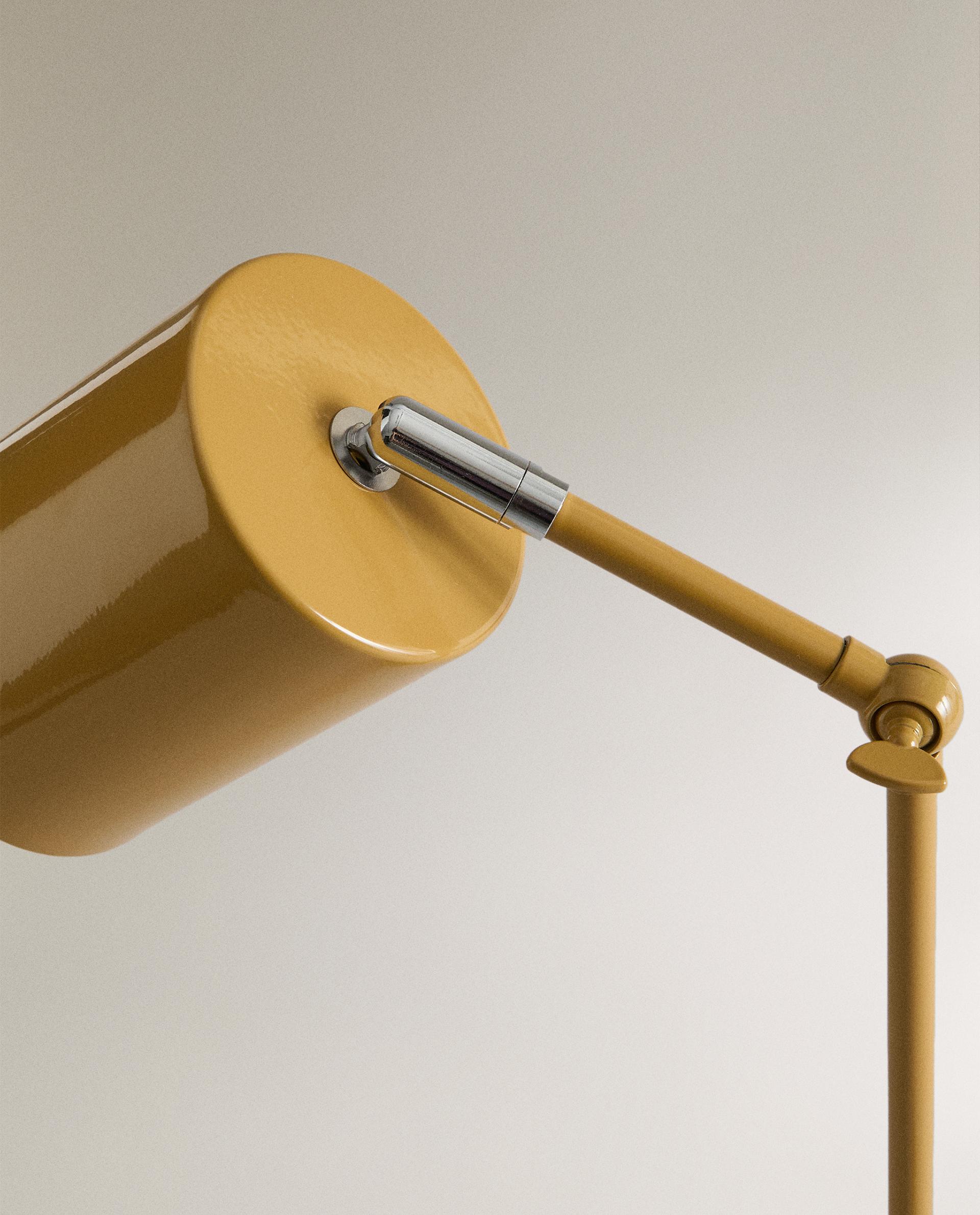 CHILDREN’S METAL DESK LAMP