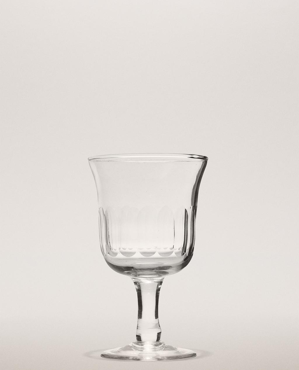 VERTICAL RAISED DESIGN WINE GLASS VERTICAL RAISED DESIGN WINE GLASS