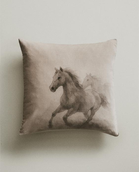غلاف وسادة بخيول غلاف وسادة بخيول