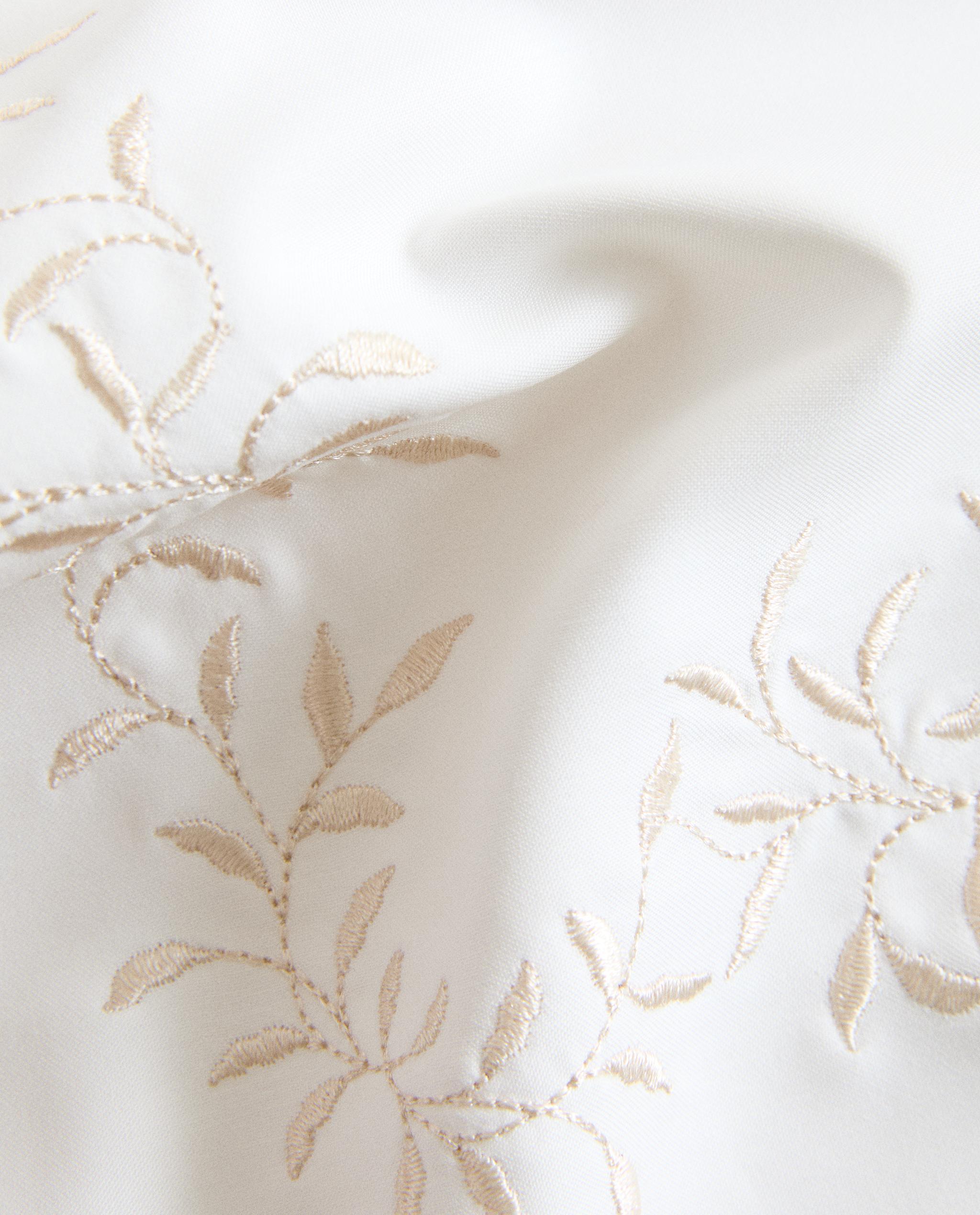 EMBROIDERED SATEEN TABLE RUNNER product thumbnail 7