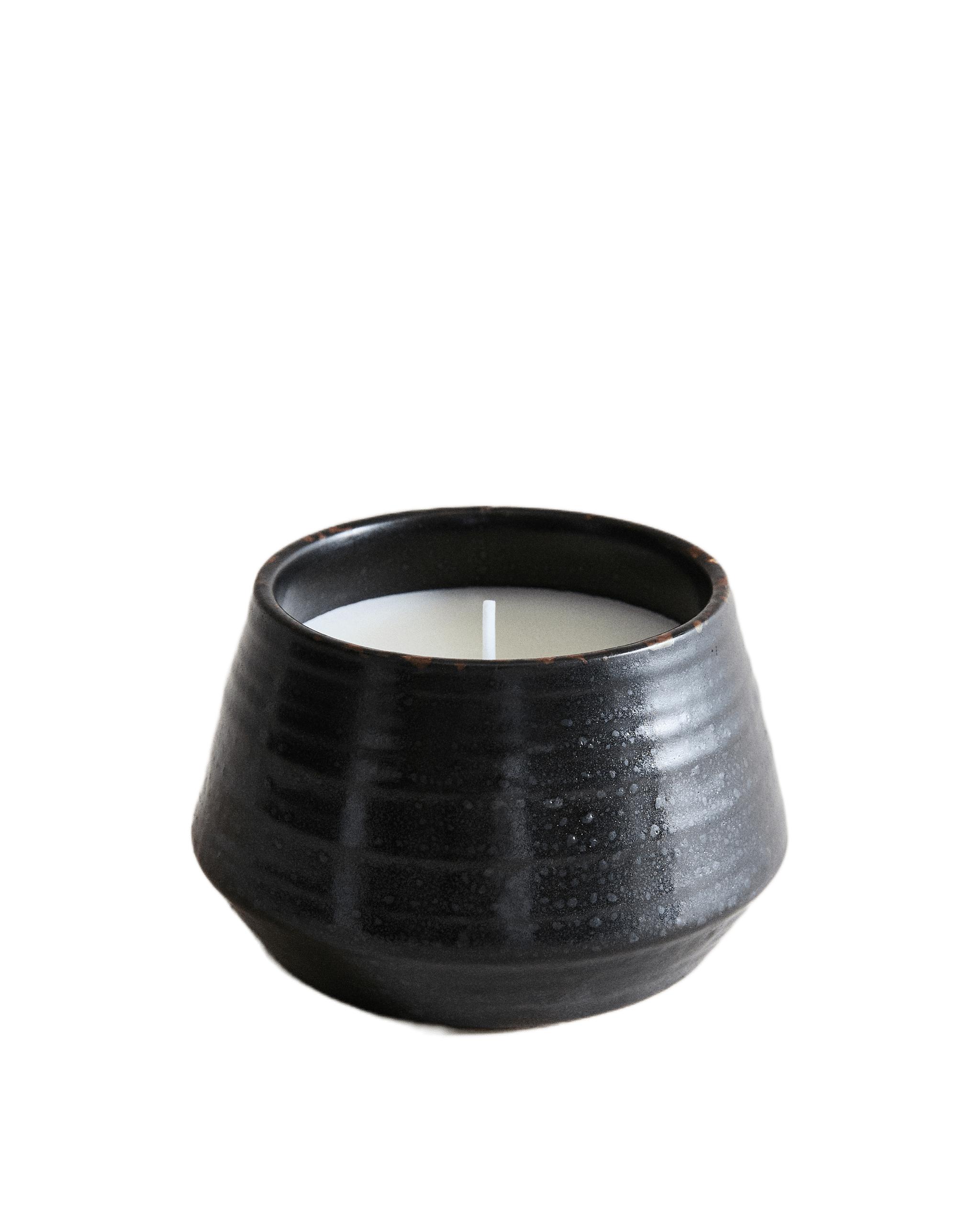 (170 G) VELVET CUIR SCENTED CANDLE product thumbnail 3