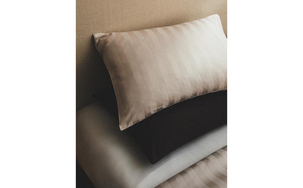 TAIE D’OREILLER SATIN RAYURES (500 FILS)