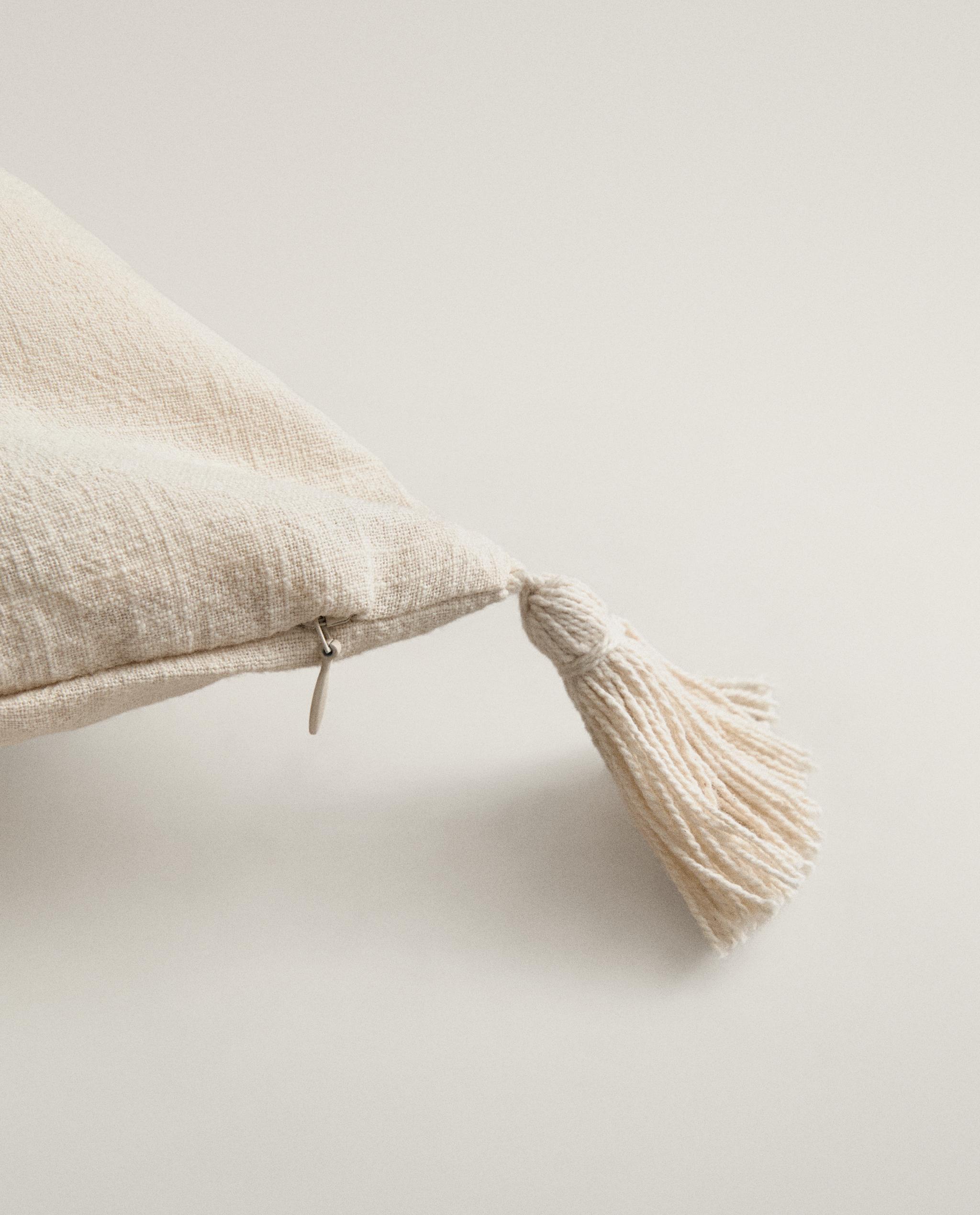 TUFTING CUSHION COVER product thumbnail 4