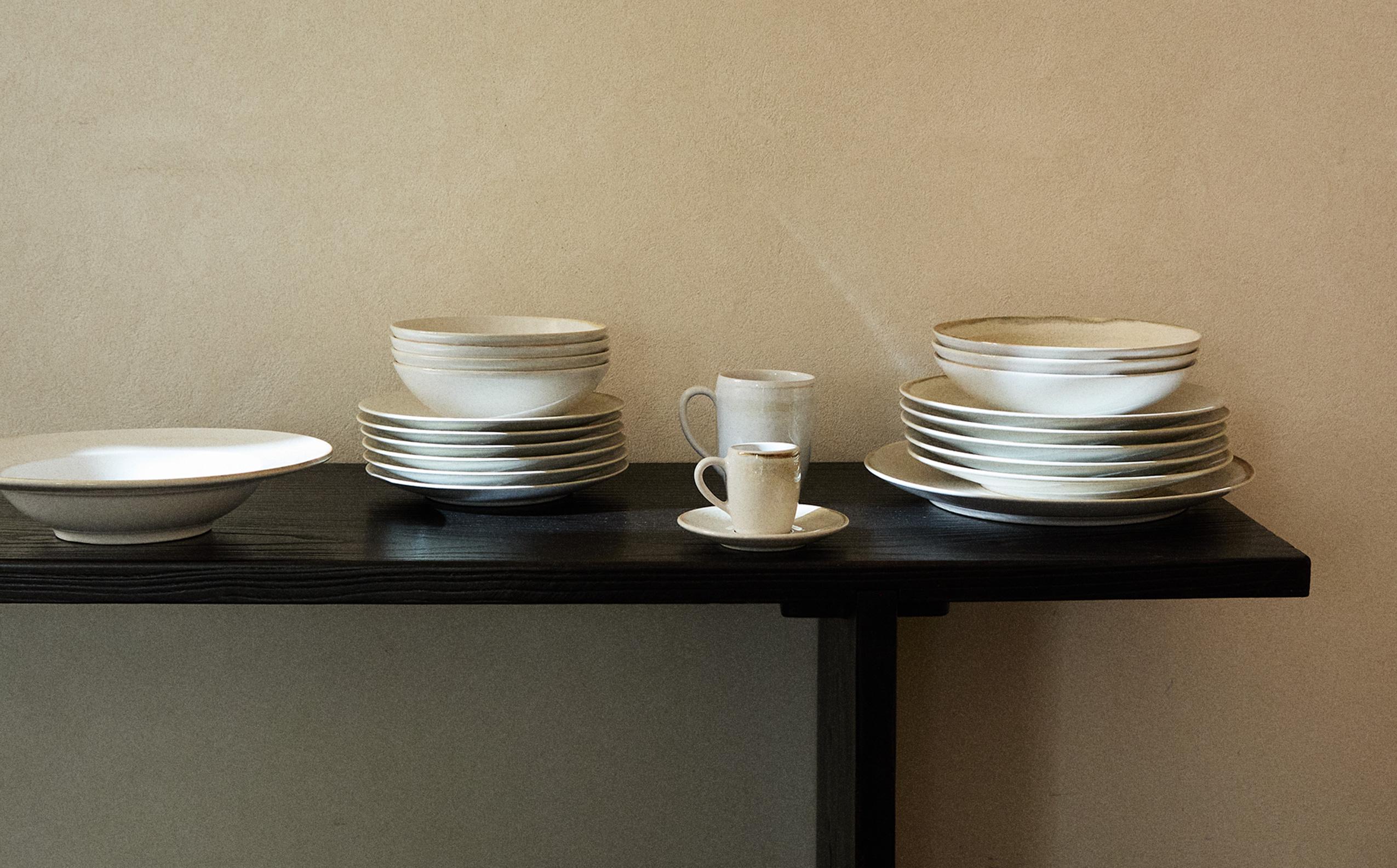 STONEWARE DINNER SET