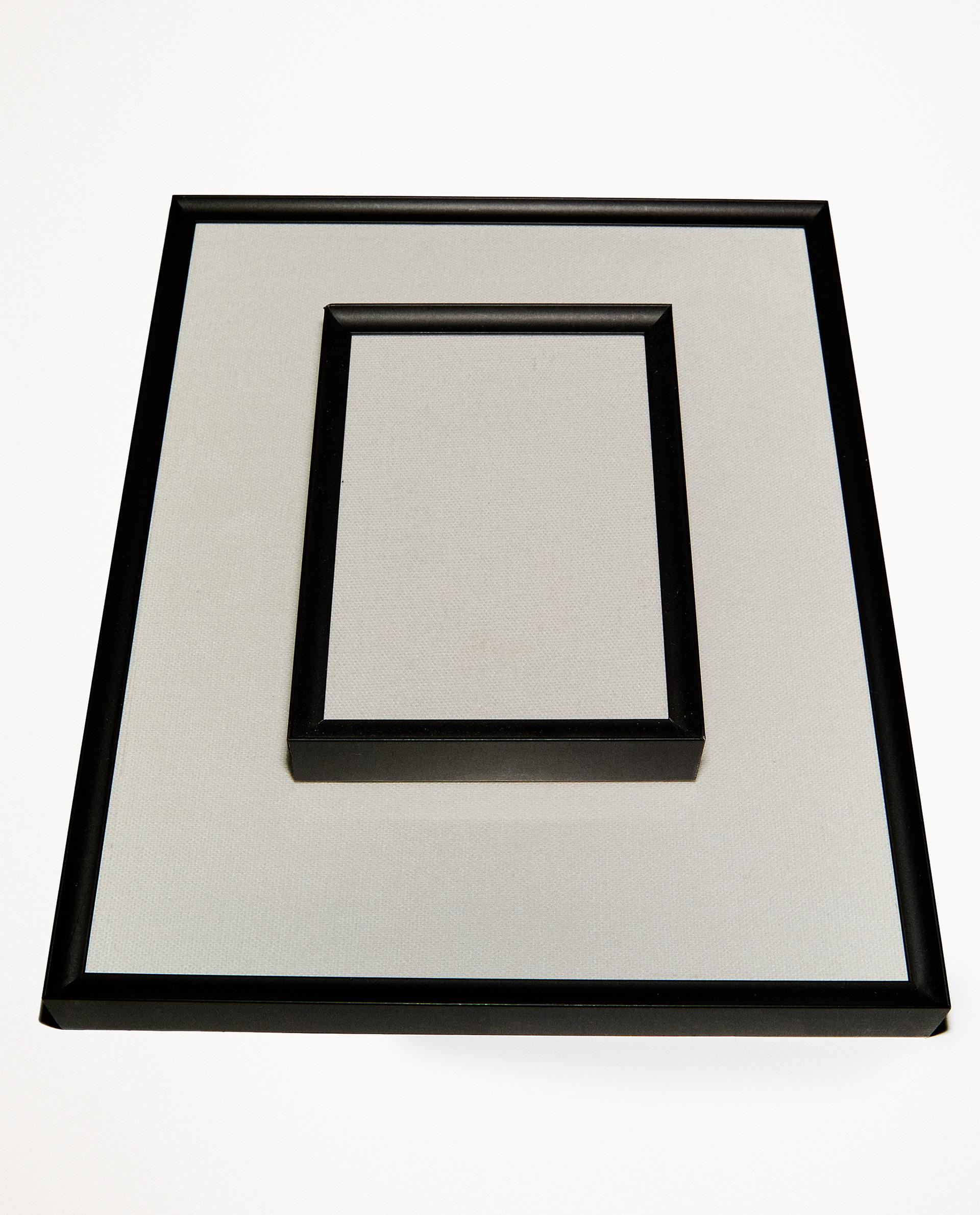 BLACK METAL PHOTO FRAME