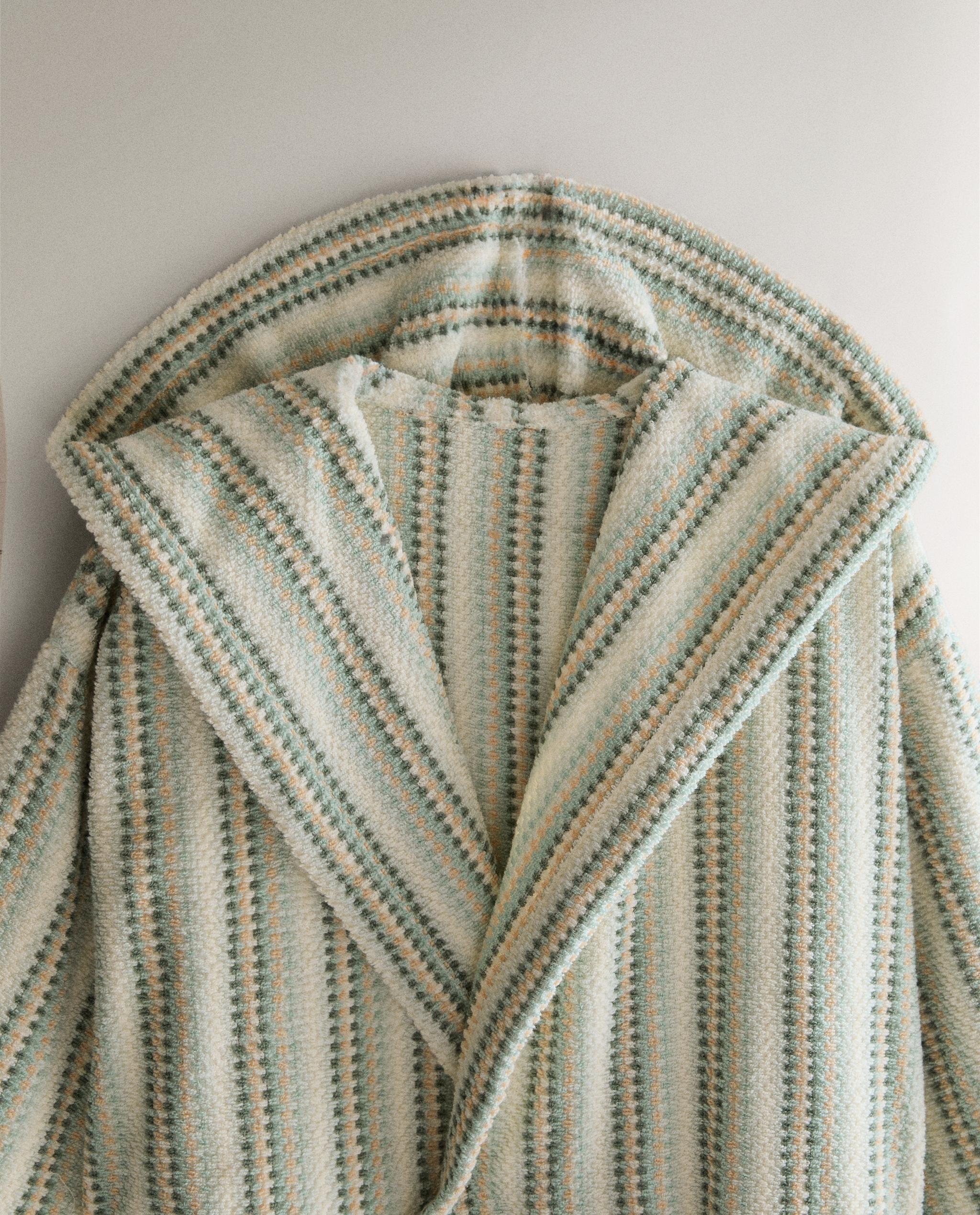 STRIPED HOODED BATHROBE product thumbnail 7