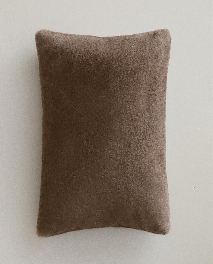 غلاف وسادة بفرو اصطناعي
