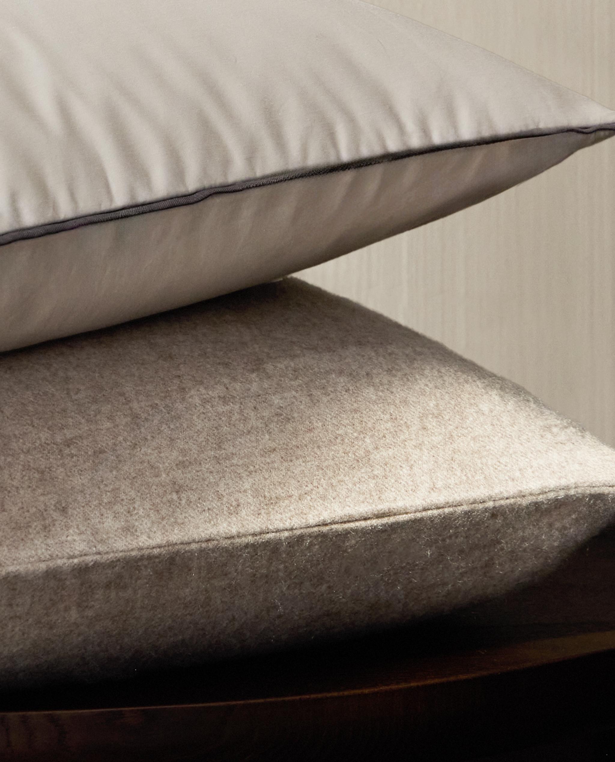 サテンリネン ドット クッションカバー | Zara Home 日本/Japan