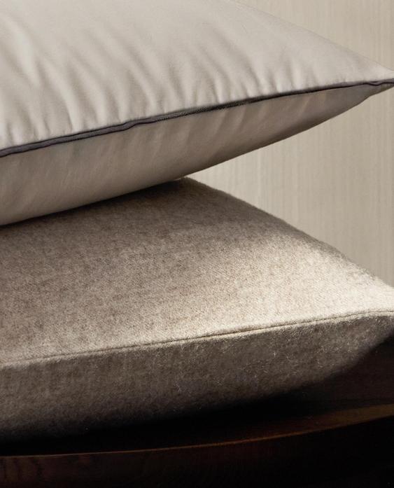 KISSENBEZUG SATIN LEINEN MIT PUNKTEN