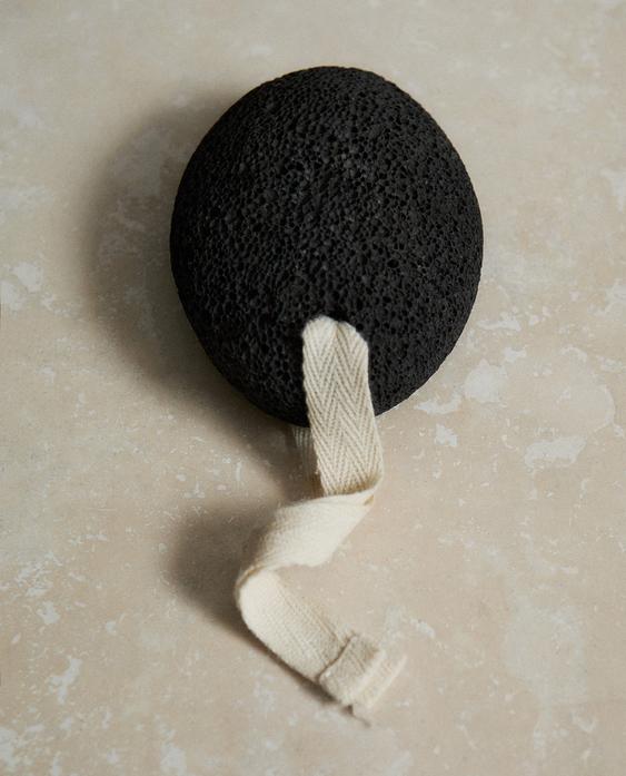 حجر الخفاف من الصخر البركاني