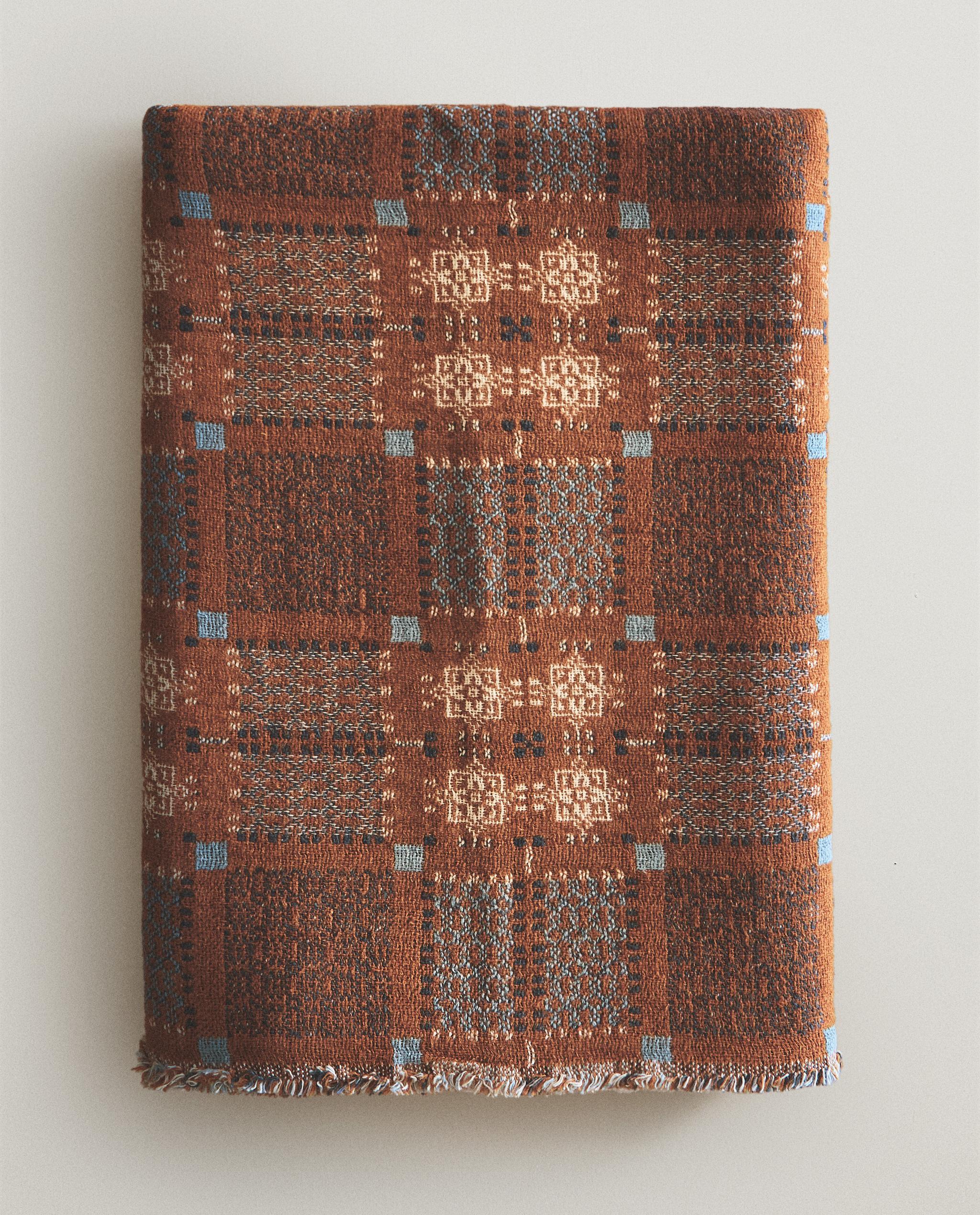 GEOMETRIC DESIGN THROW product thumbnail 8