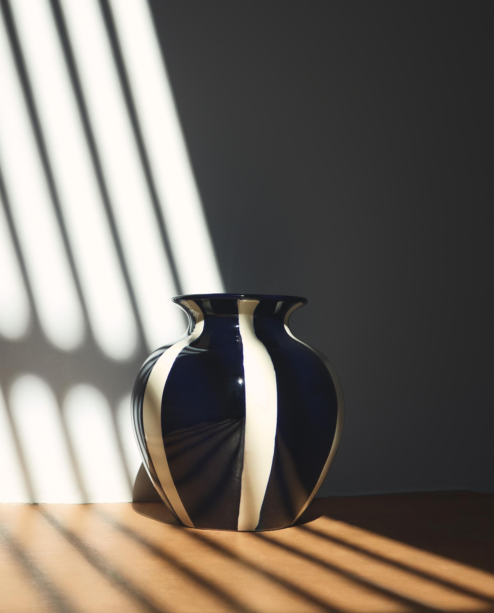 DECORATIVE ROUND CERAMIC VASE product thumbnail 10