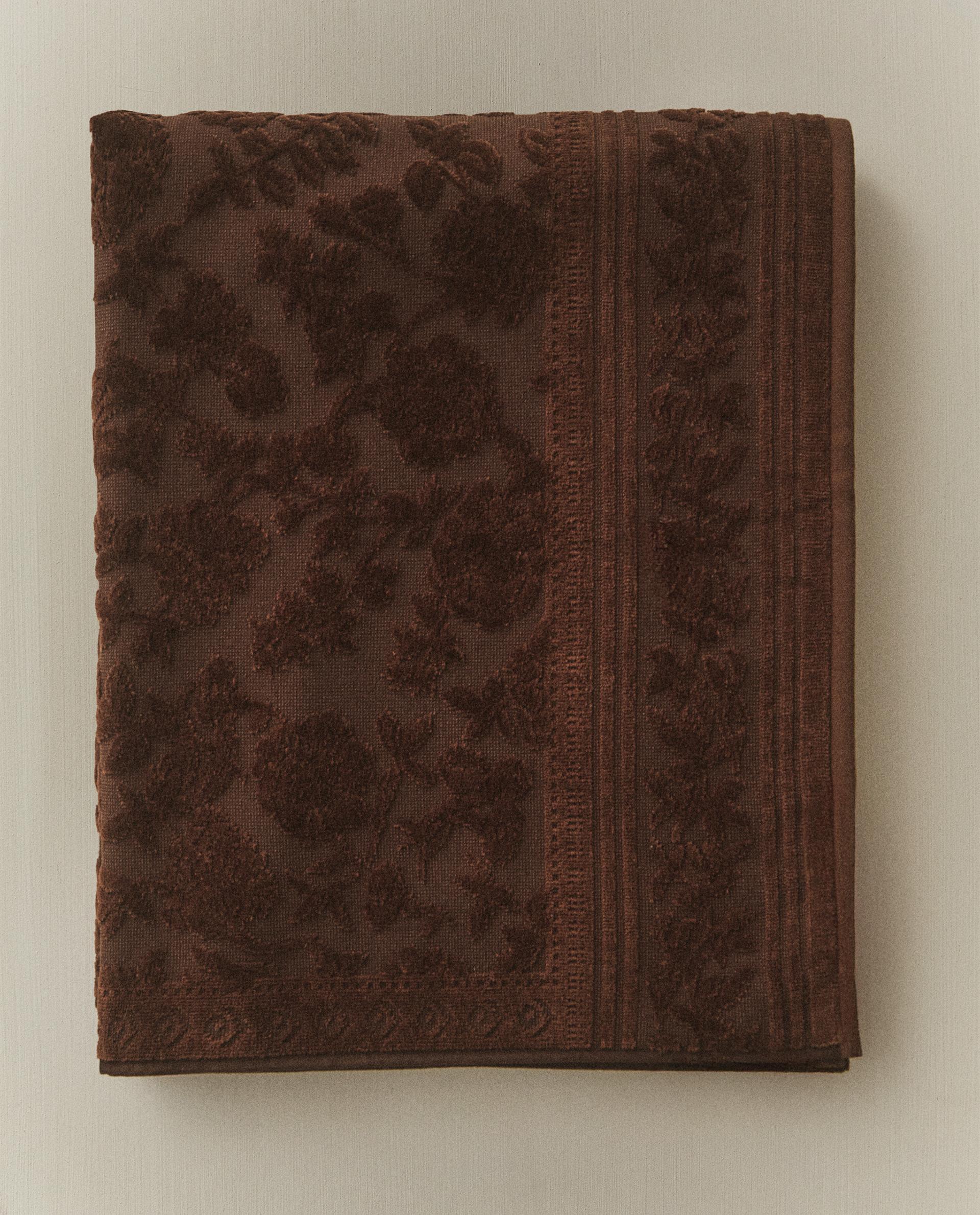 JACQUARD VELOUR BATH TOWEL