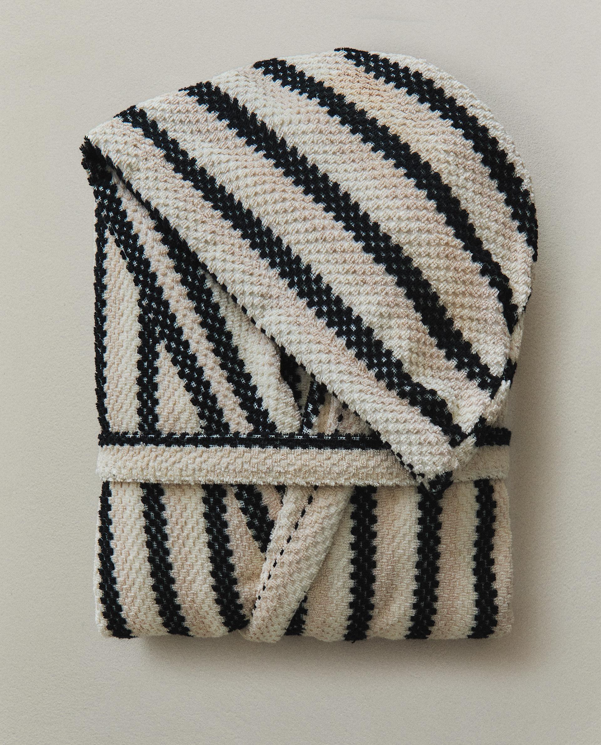 GEOMETRIC JACQUARD BATHROBE product thumbnail 7