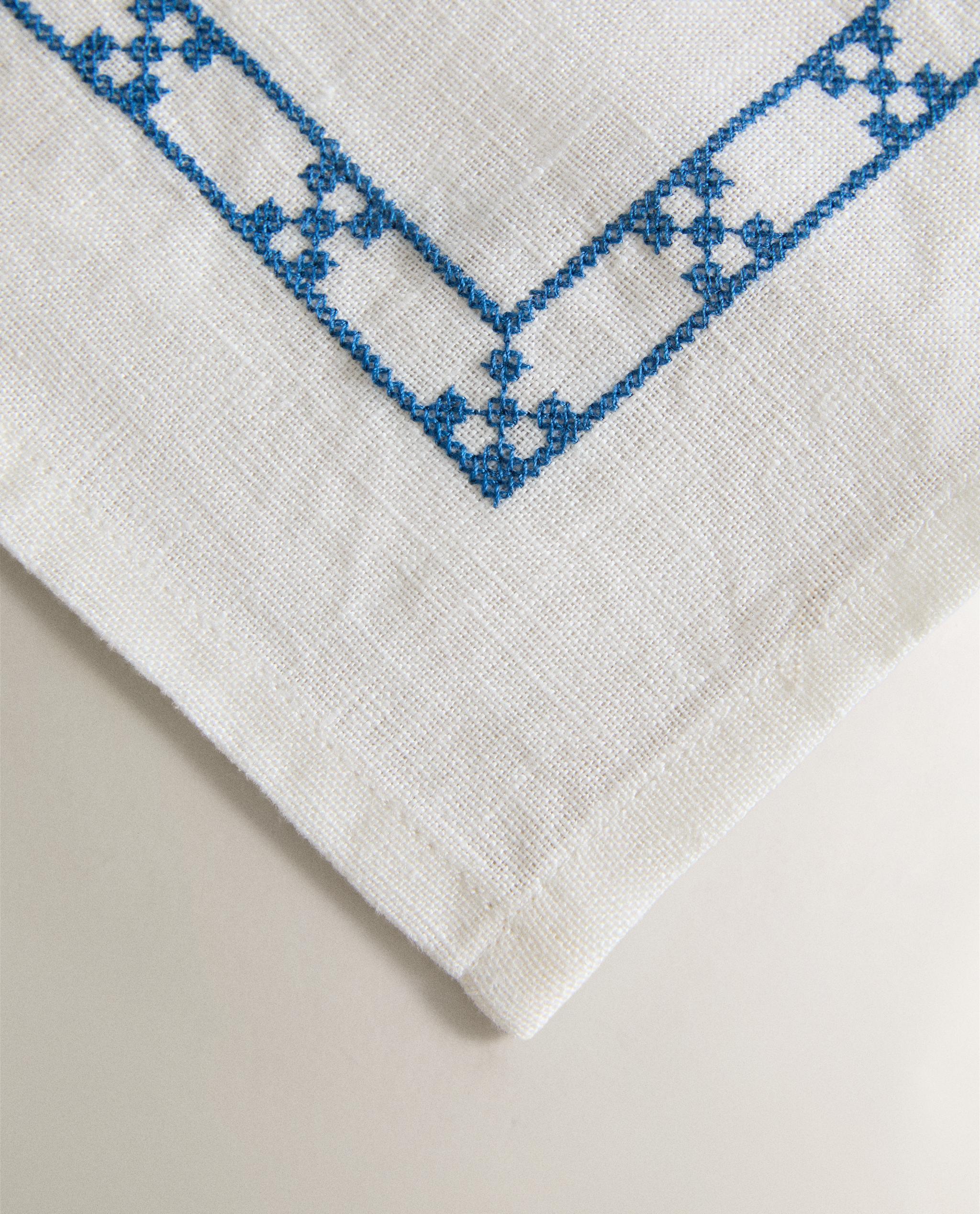 PACK OF GEOMETRIC EMBROIDERY NAPKINS (PACK OF 2) product thumbnail 3