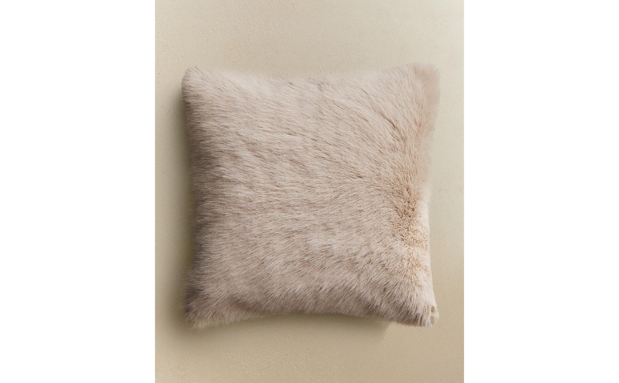 zara フェイクファーボアクッションカバーピローケースブラウンベージュ zara homeフェイクファーボアクッションカバーピローケース