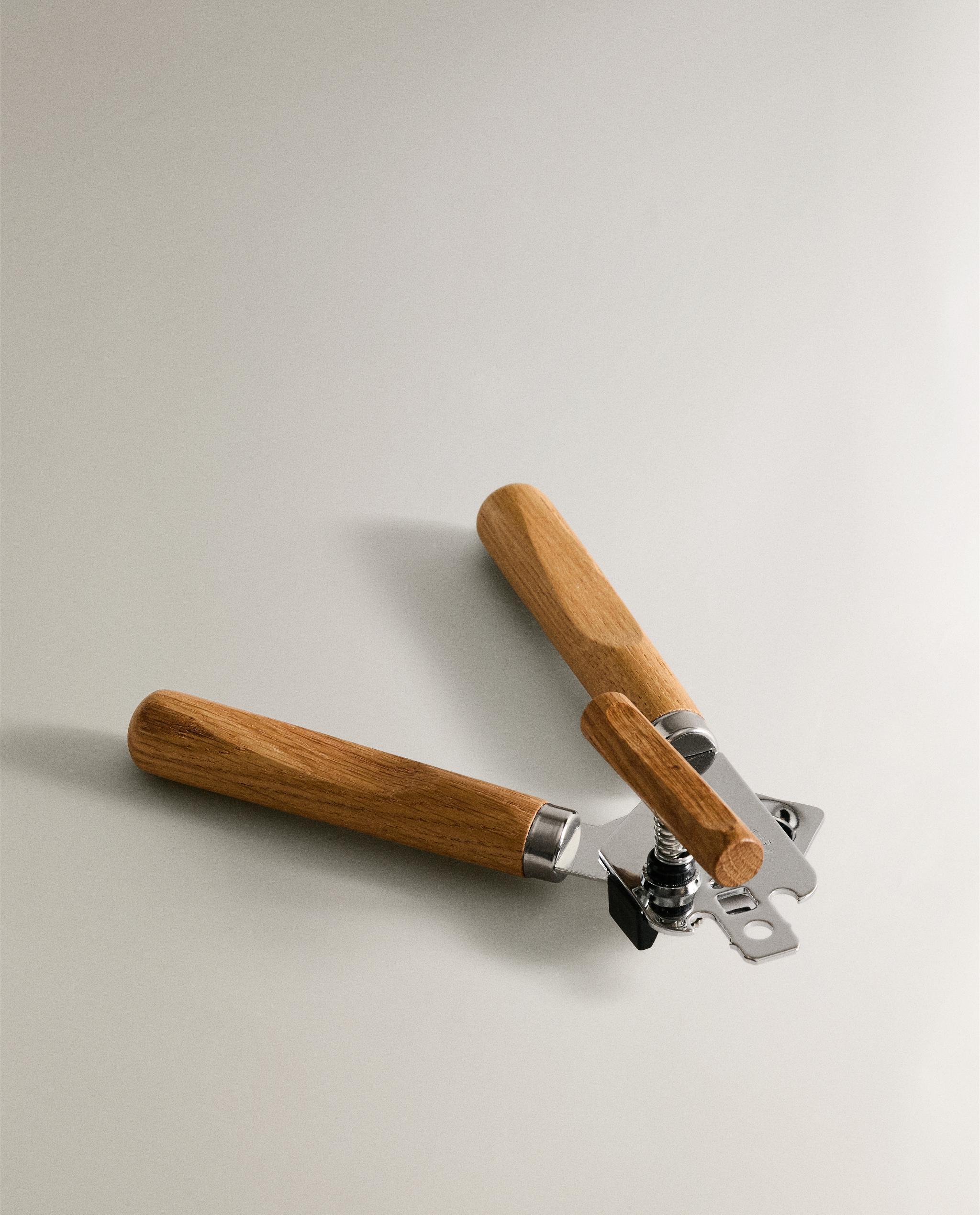 OAK WOOD MANUAL TIN OPENER product thumbnail 3