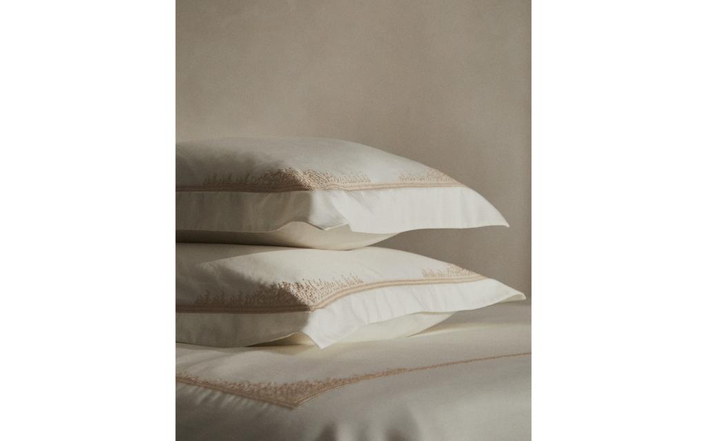 TAIE D’OREILLER SATIN BRODÉE